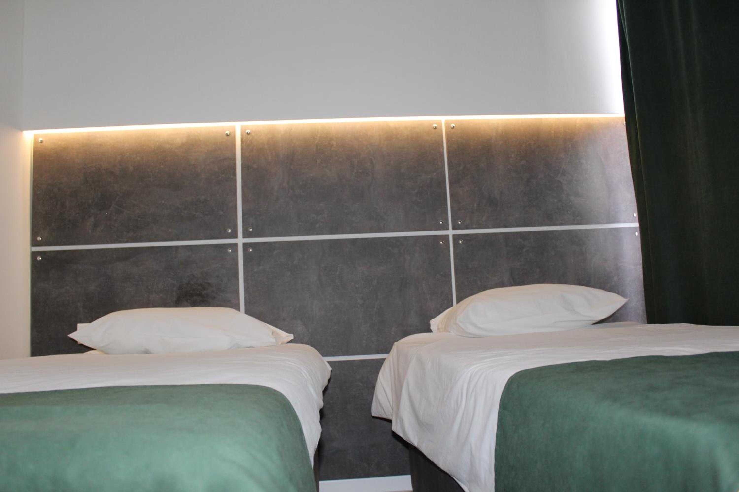 Deluxe Double or Twin Room - Photo 4