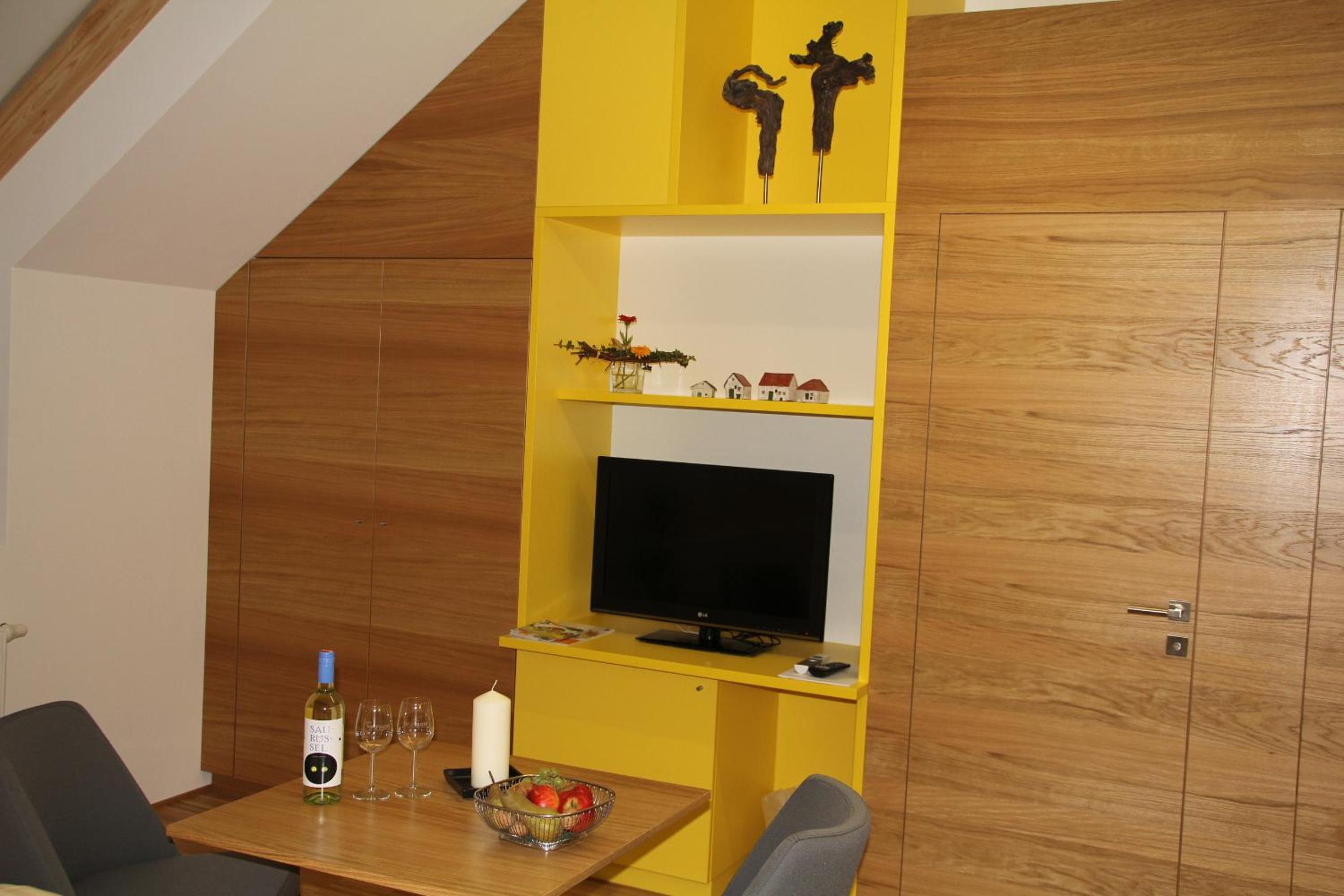 Yellow Double Room photo 3