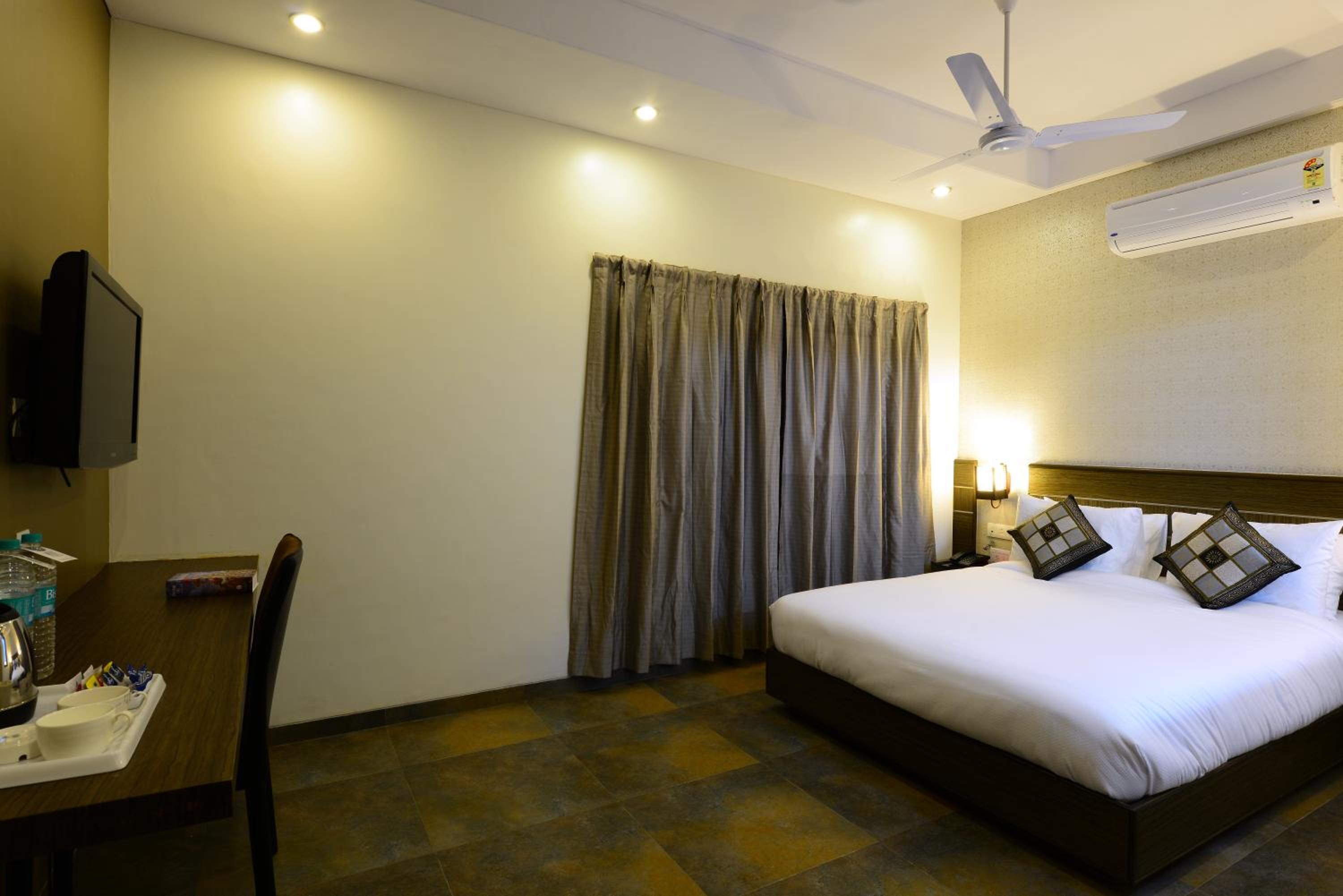 Classic Double Room with Free Temple Pick up and Drop photo 2