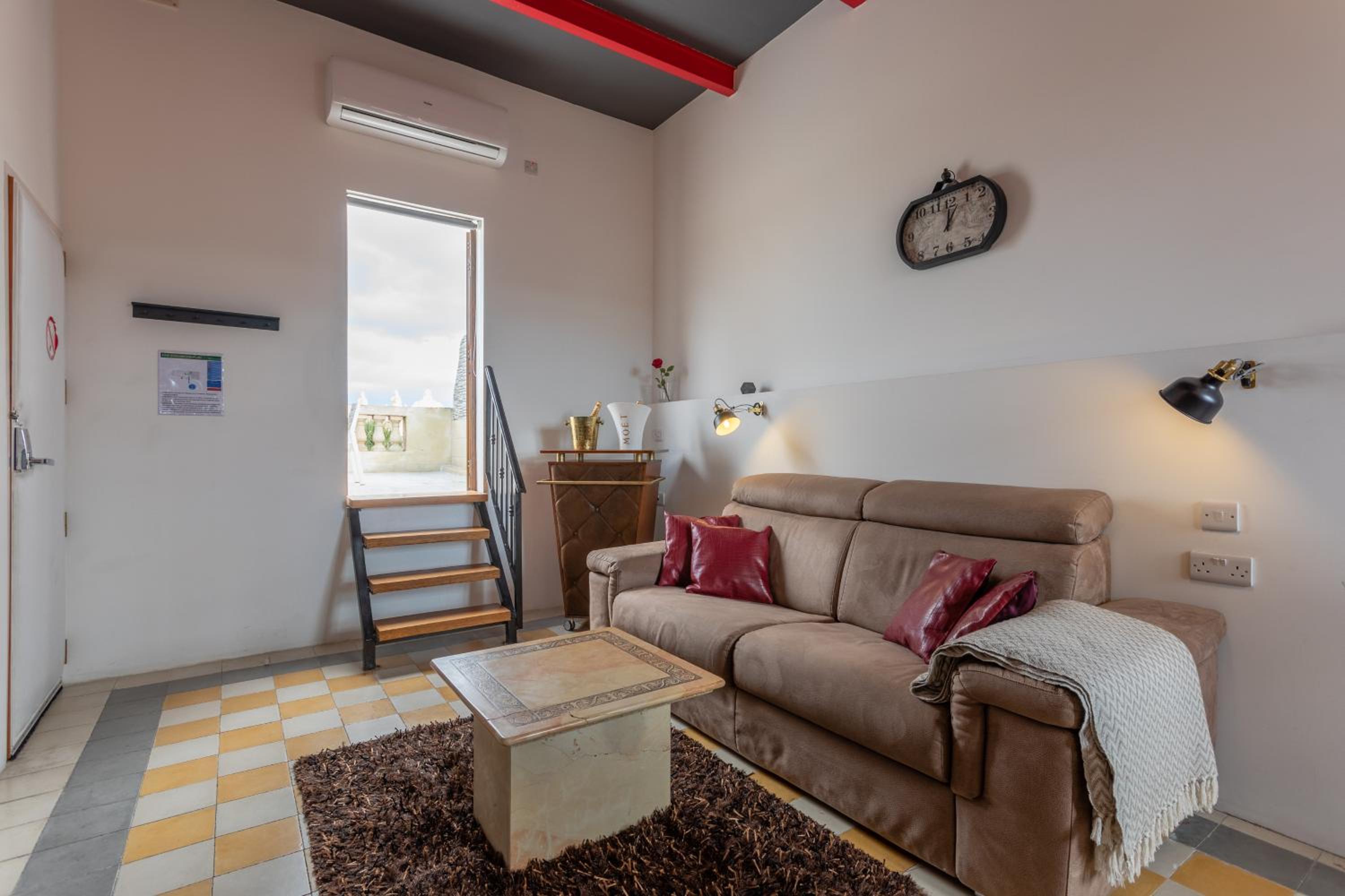 Suite with Terrace - Photo 18