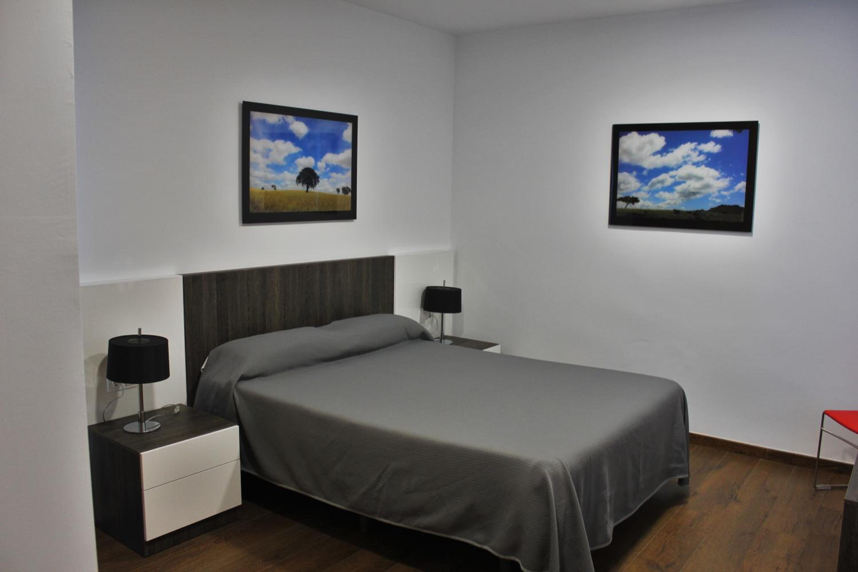 Apartment with Lake View - Photo 9