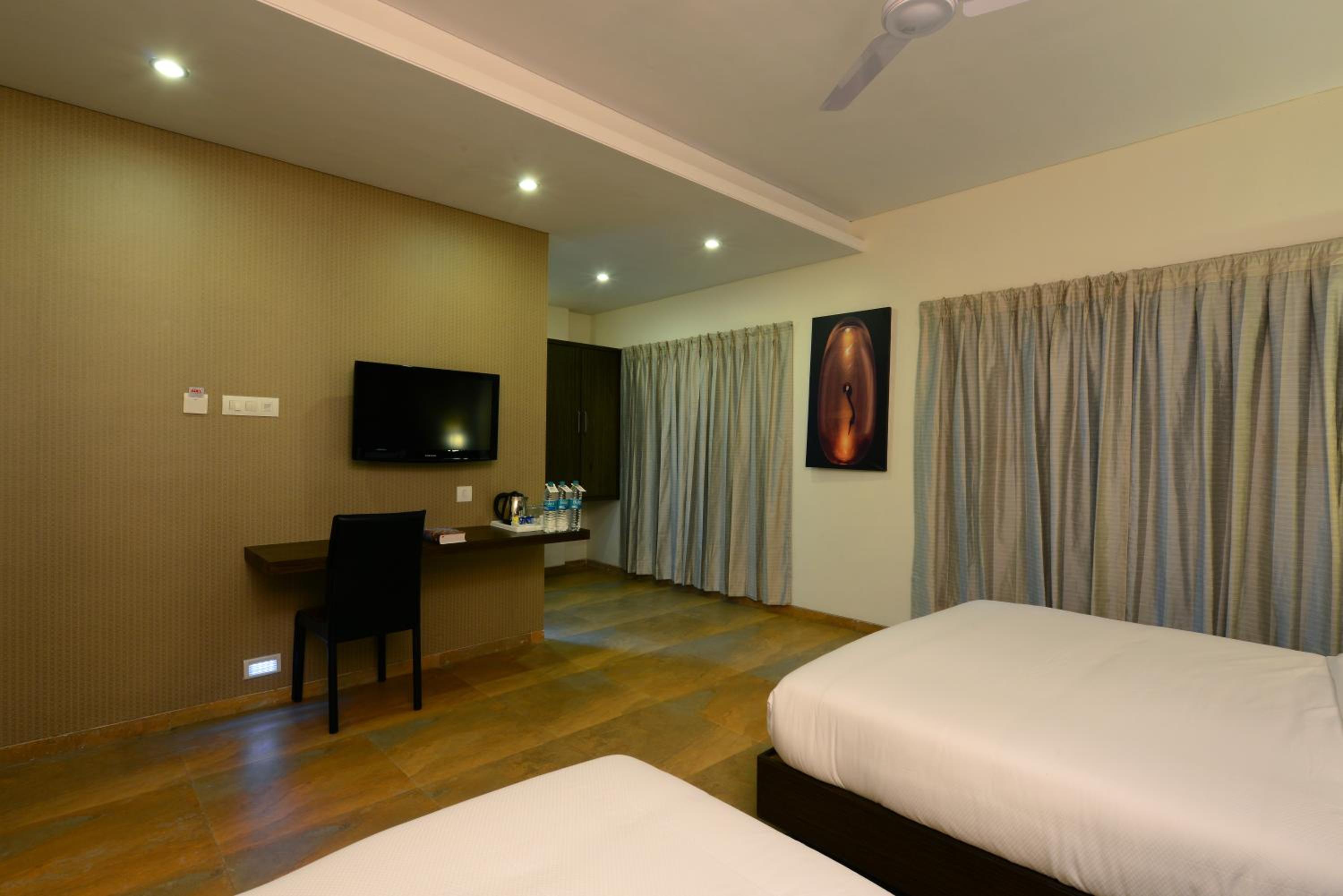 Classic Family Room with Free Temple Pick up and Drop photo 3