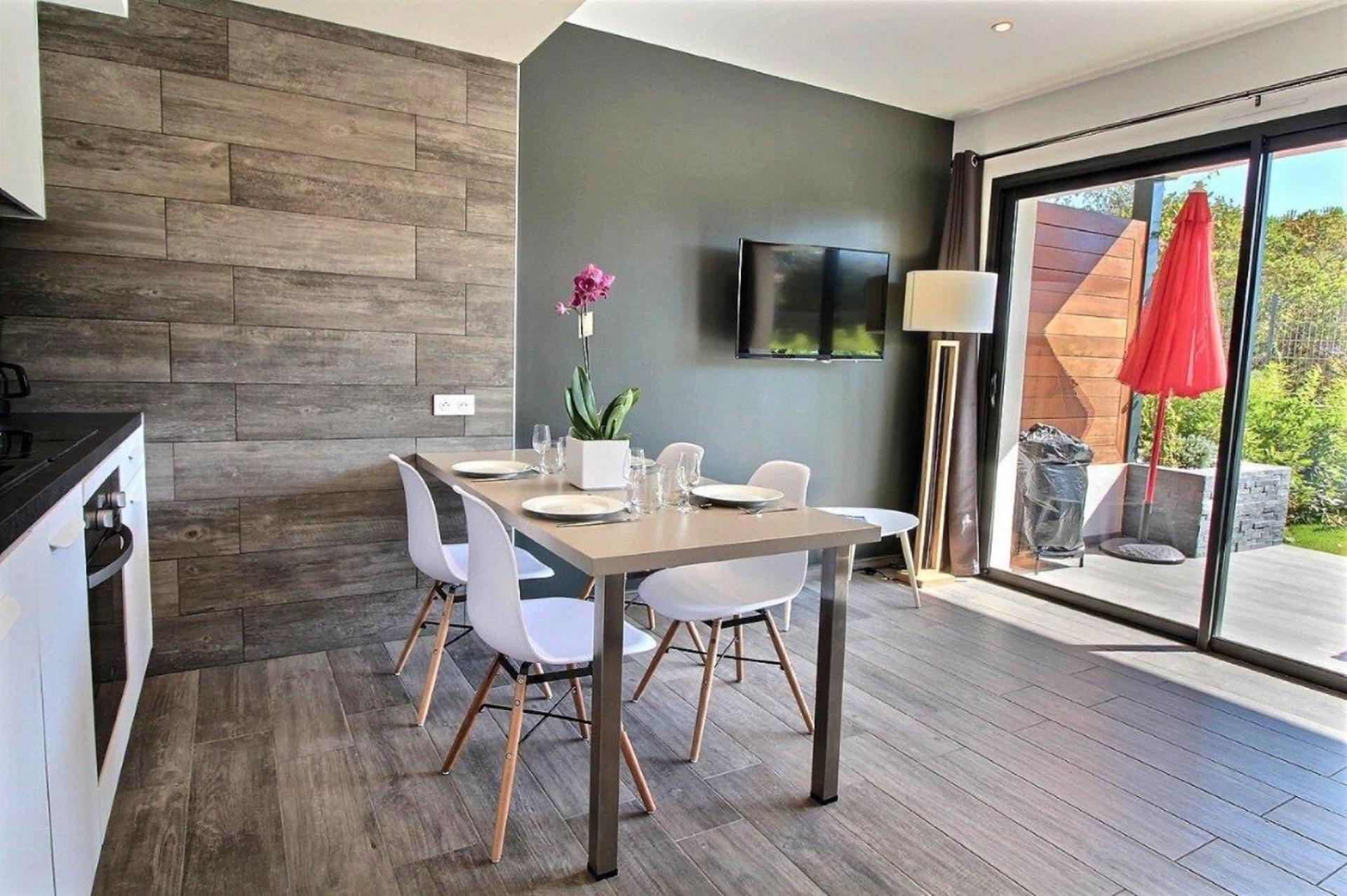 Apartment with Garden View
