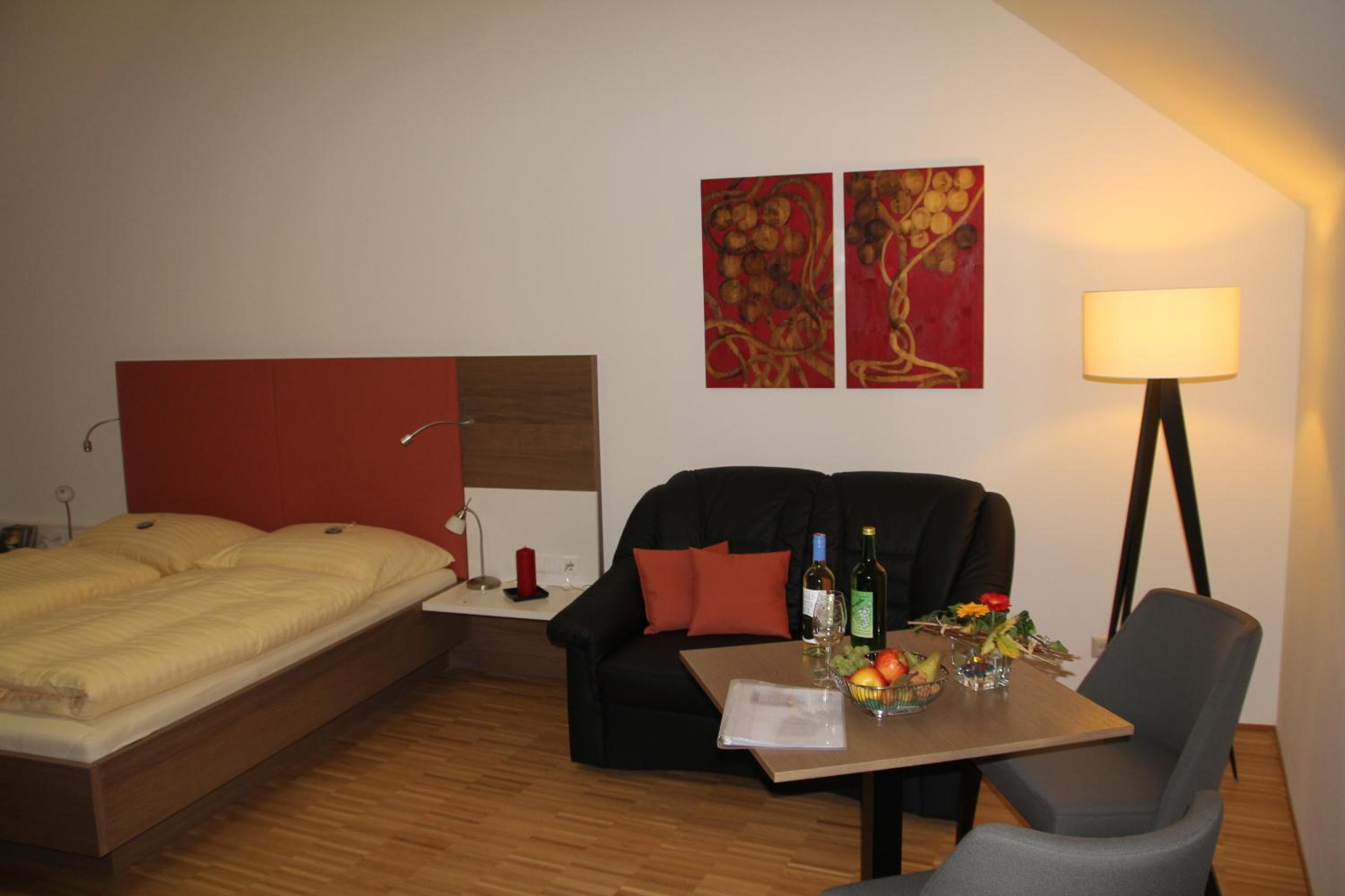 Red Double Room photo 2