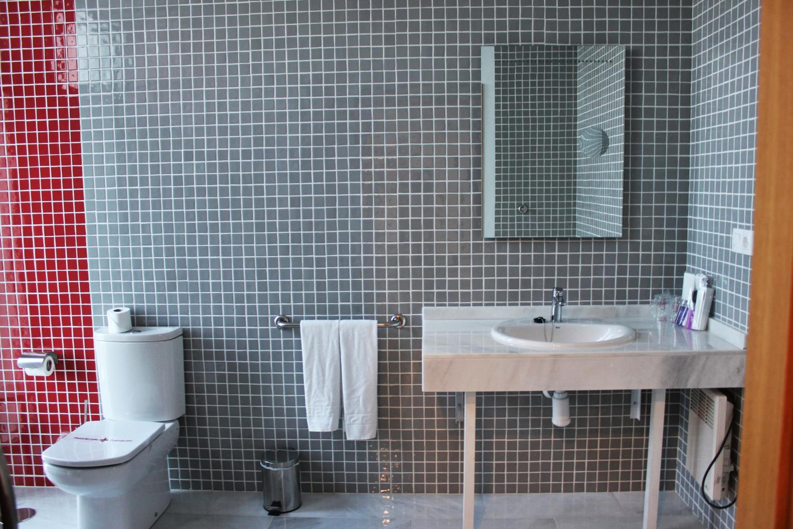 Apartment with Lake View - Photo 7