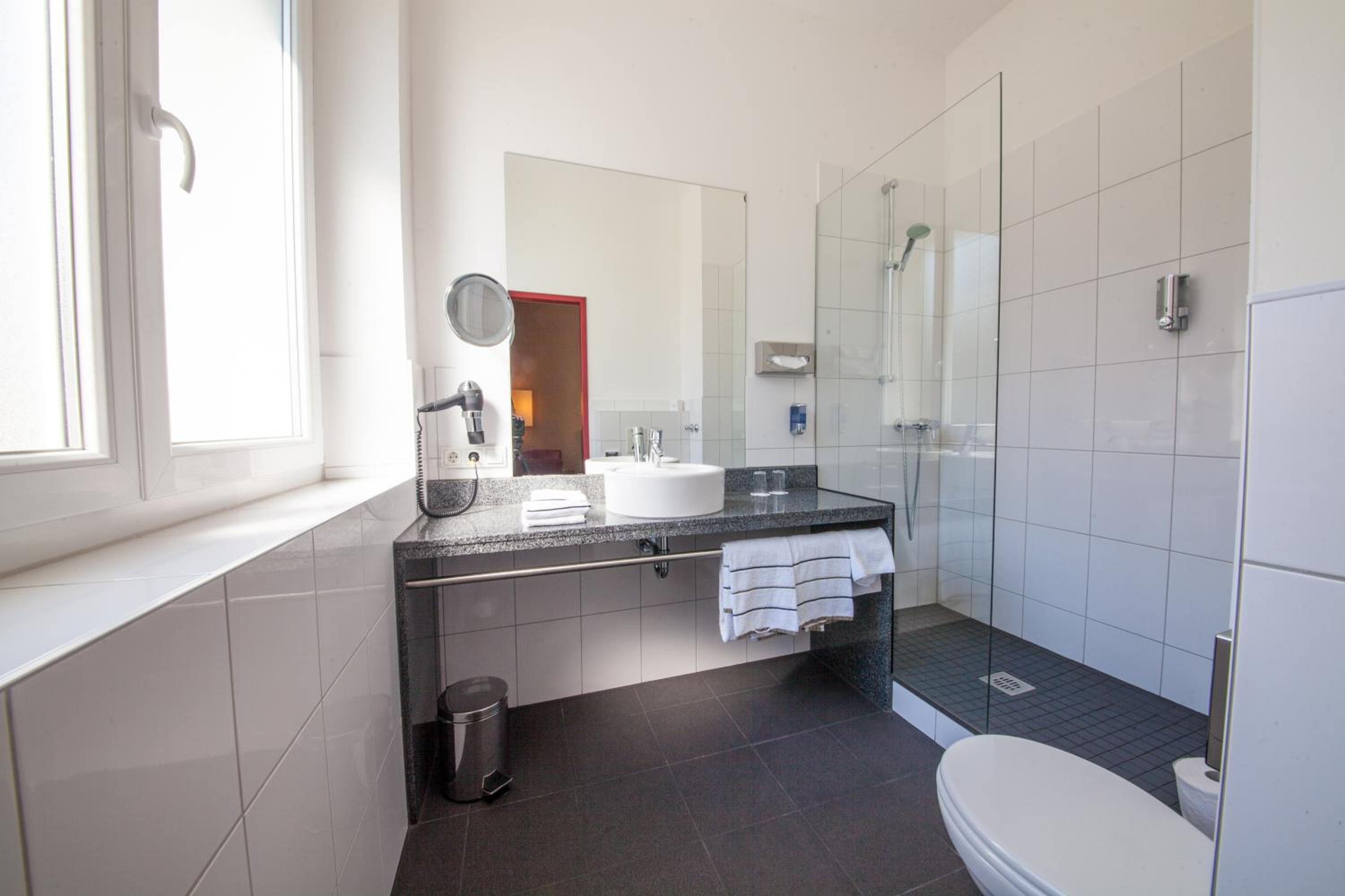 Double Room - Photo 7