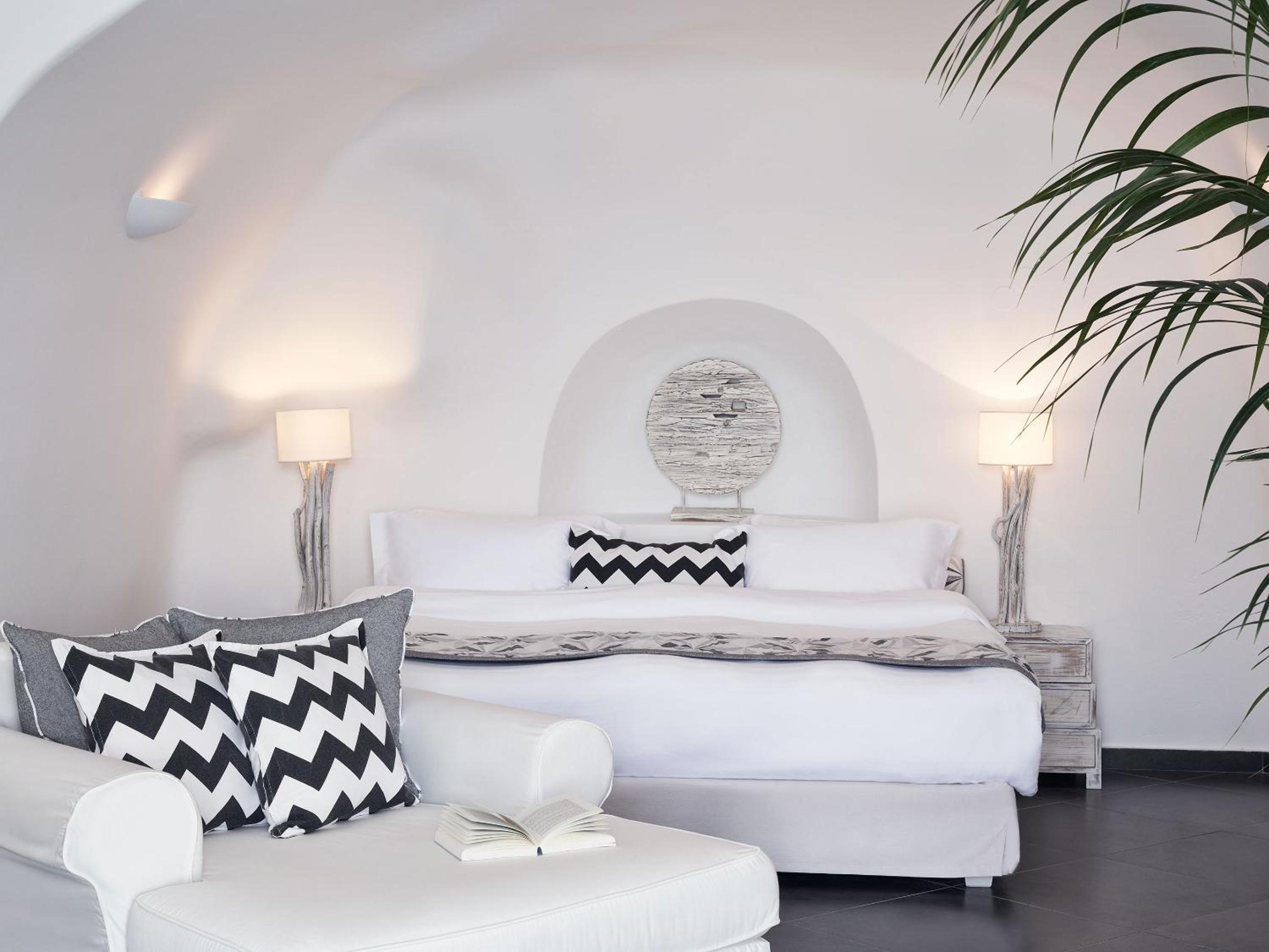 Senior Suite with Sea View - Photo 9