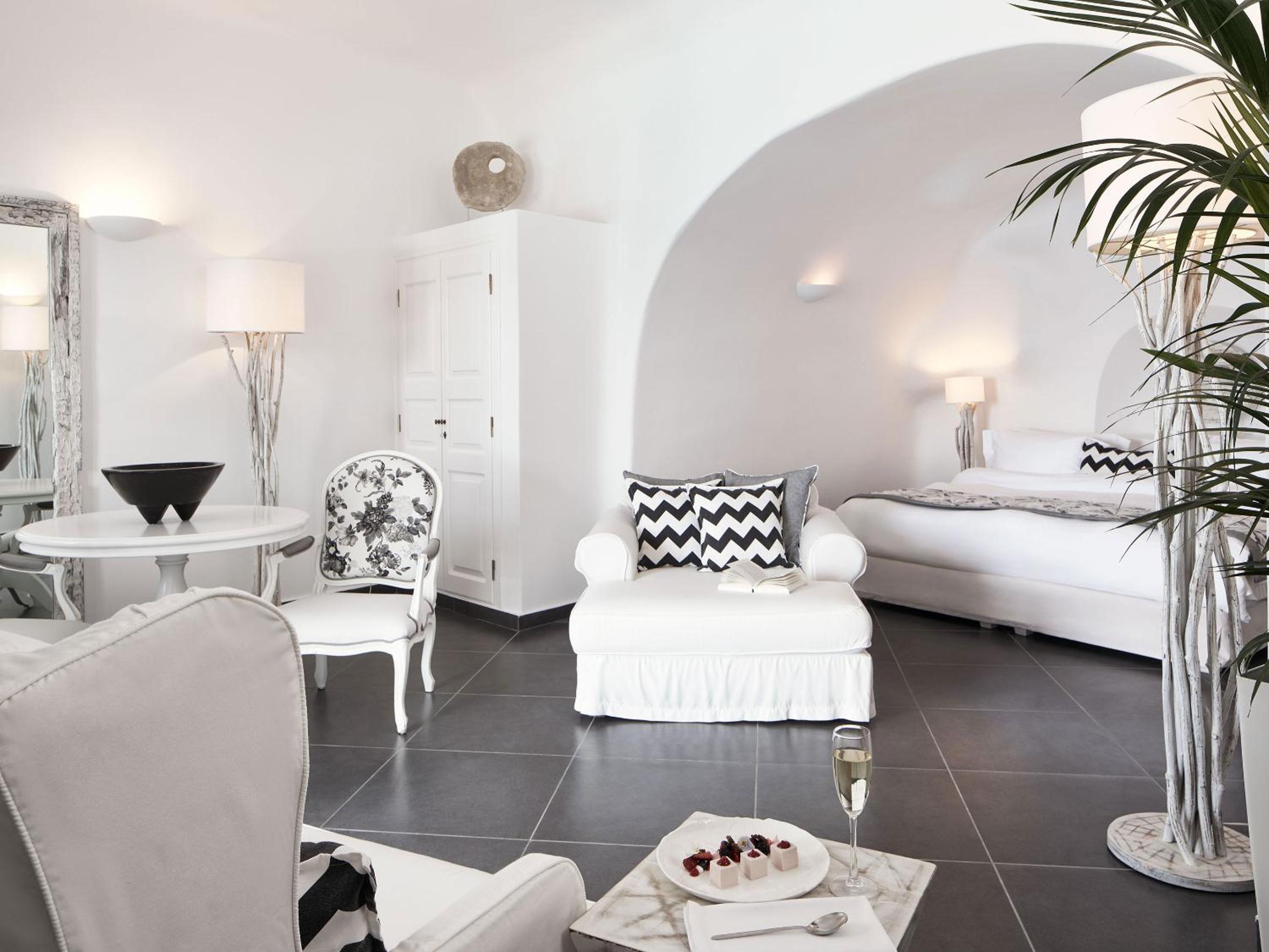 Senior Suite with Sea View - Photo 7