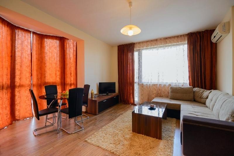 One-Bedroom Apartment with Balcony
