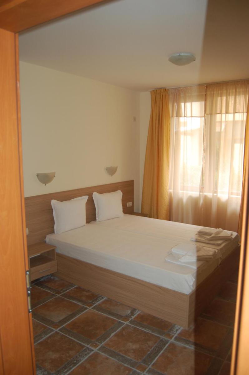 King Studio with Sofa Bed