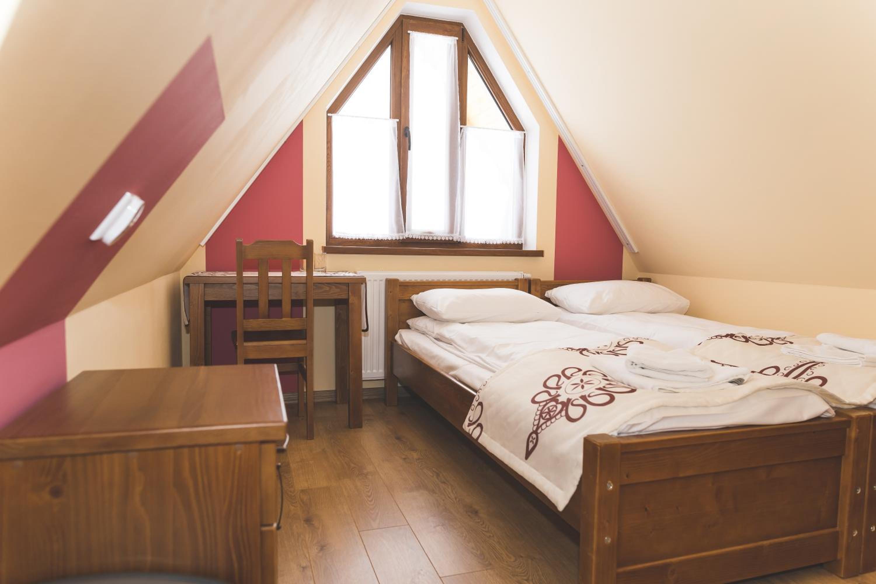 Small Double Room - Photo 3