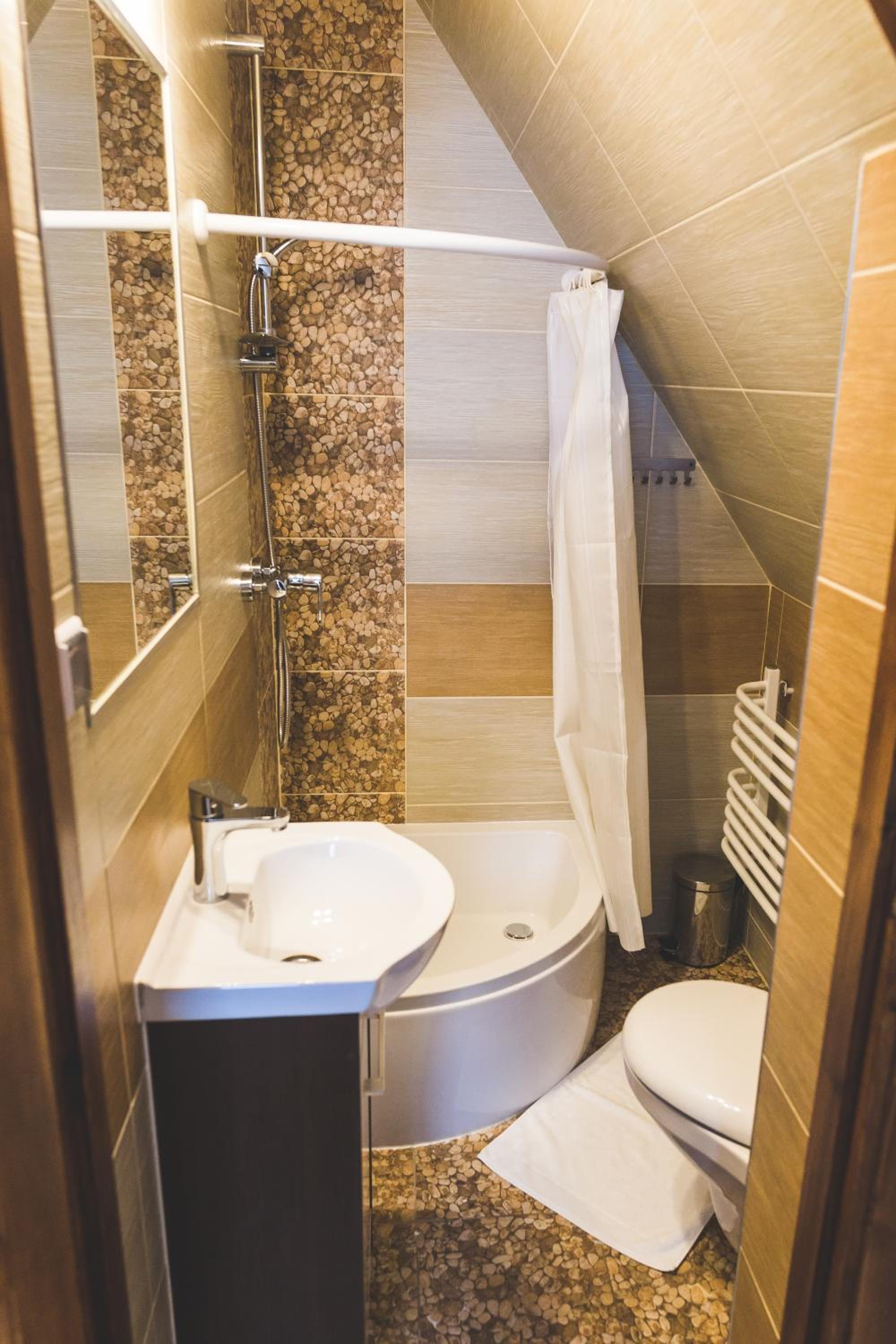 Standard Triple Room - Photo 11