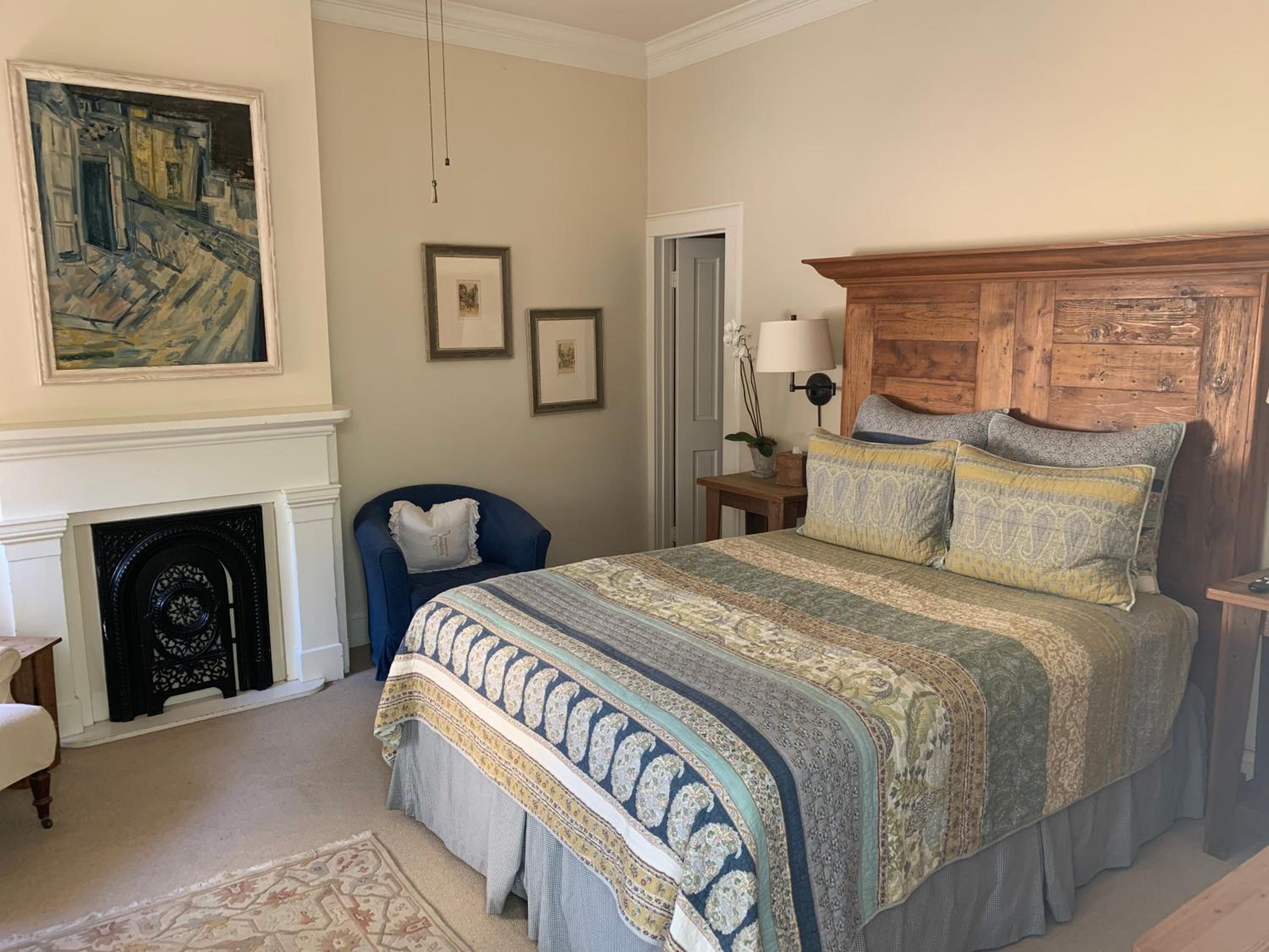 Standard Queen Room