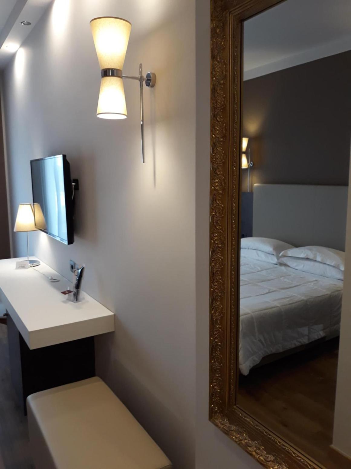 Superior Double or Twin Room - Photo 21