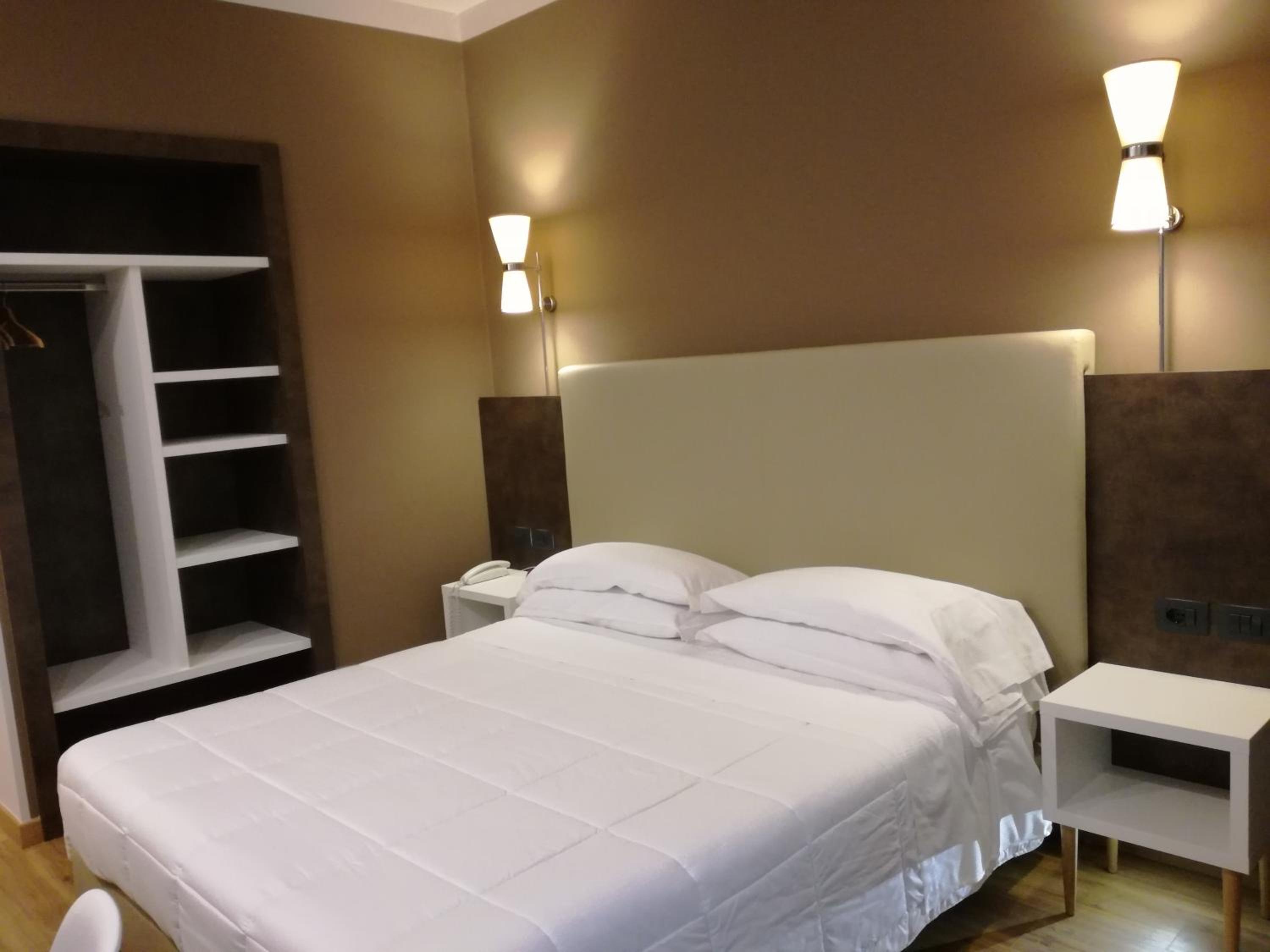 Superior Double or Twin Room - Photo 22