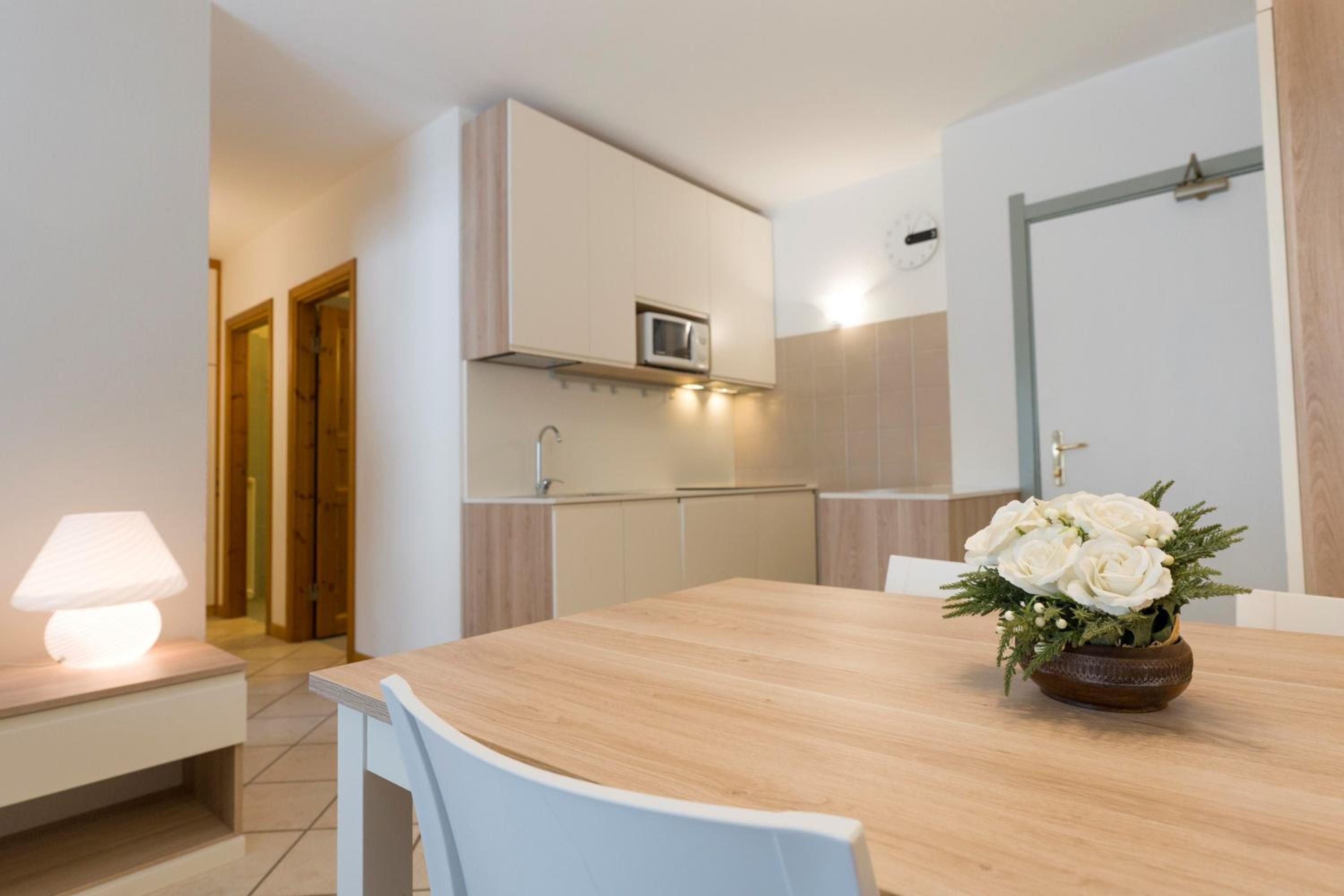Deluxe One-Bedroom Apartment