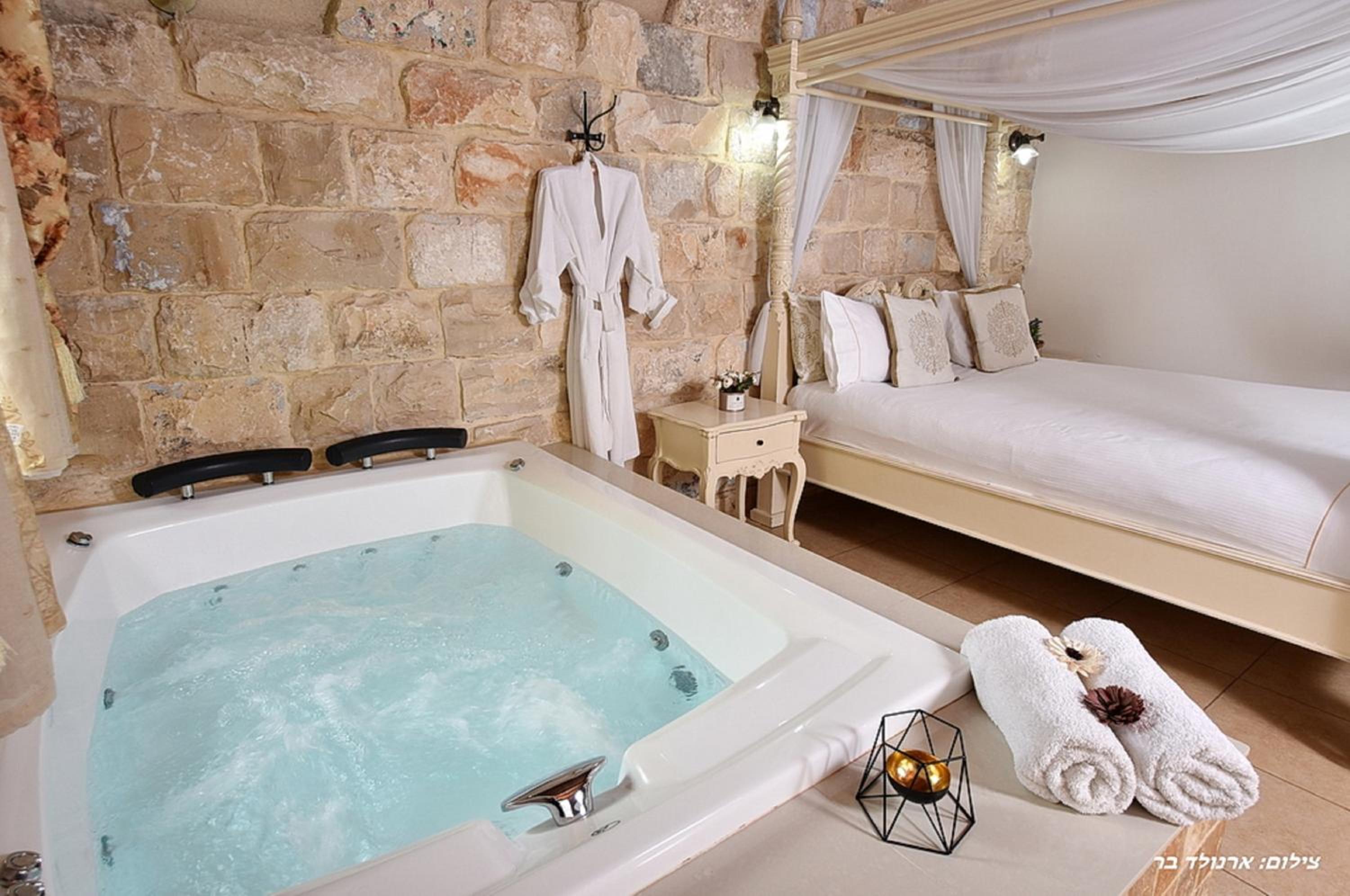 King Room with Spa Bath photo 2