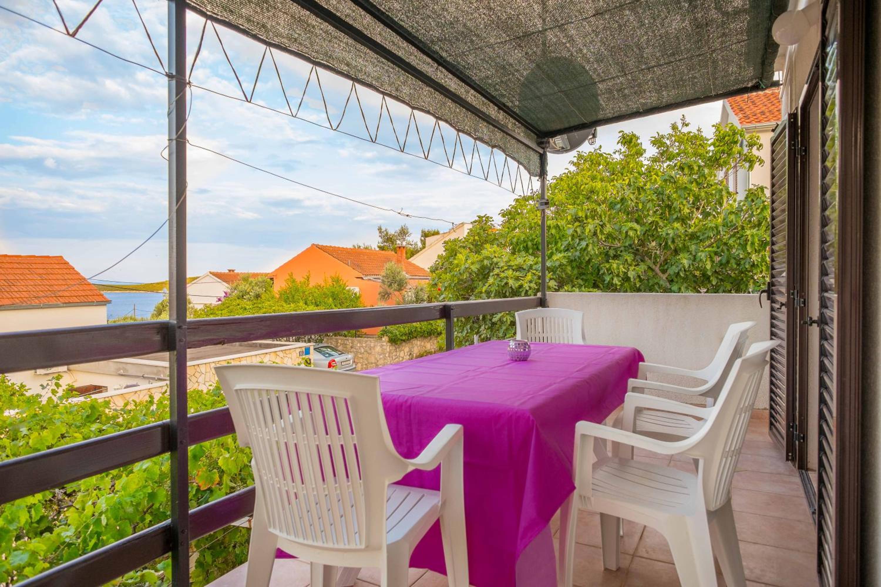 Two-Bedroom Apartment with Balcony and Sea View photo 2