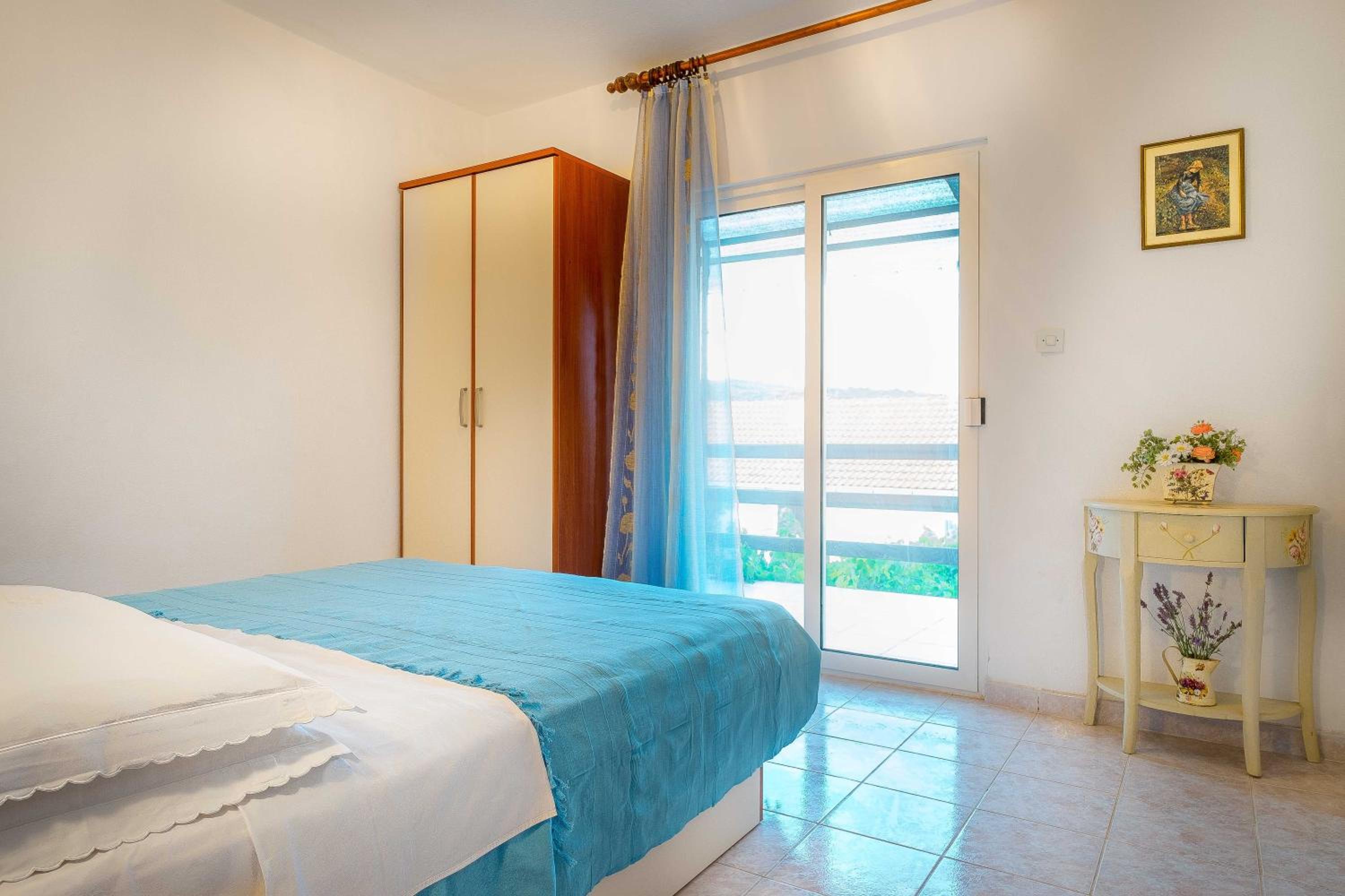 Two-Bedroom Apartment with Balcony and Sea View photo 2