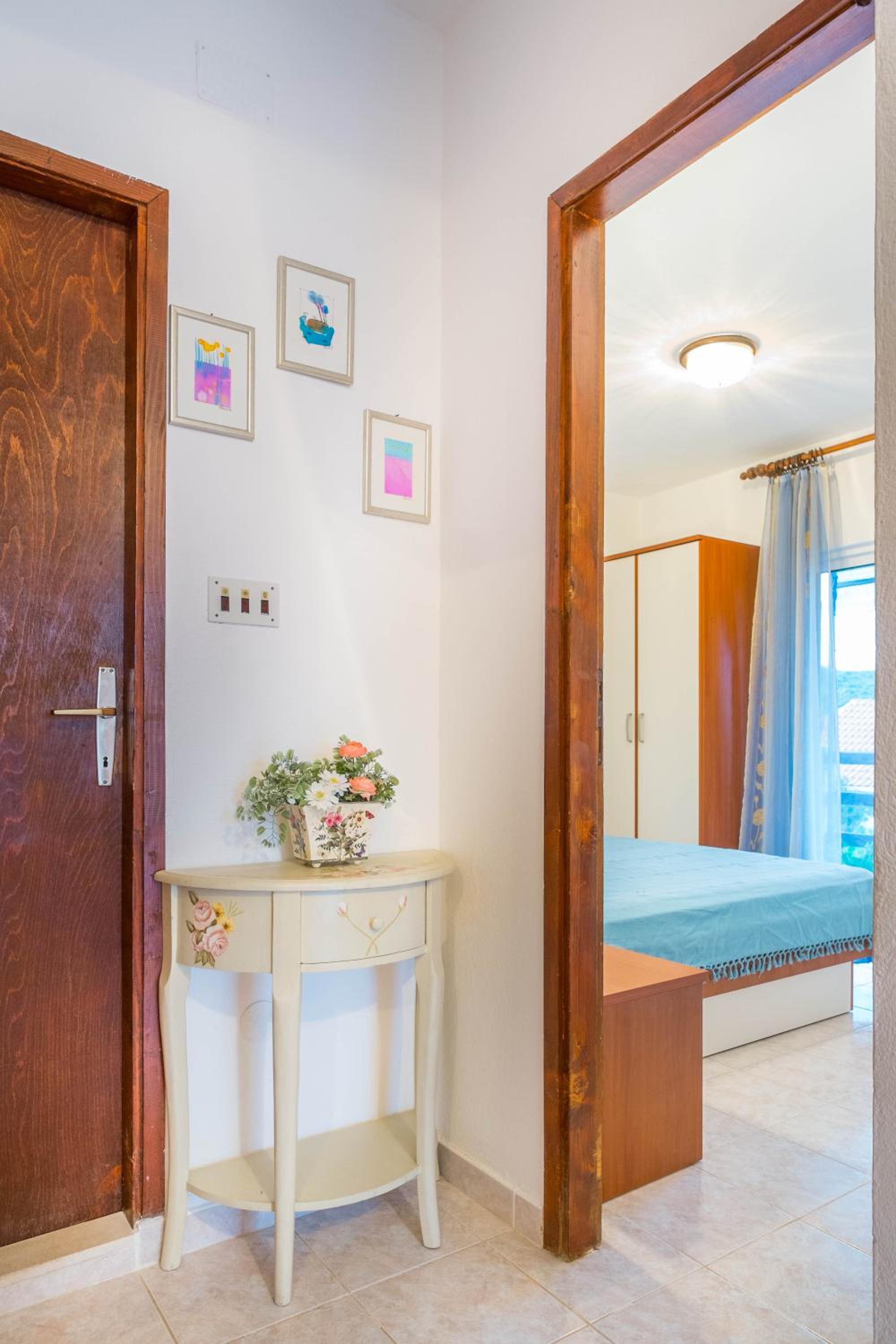 Two-Bedroom Apartment with Balcony and Sea View photo 3