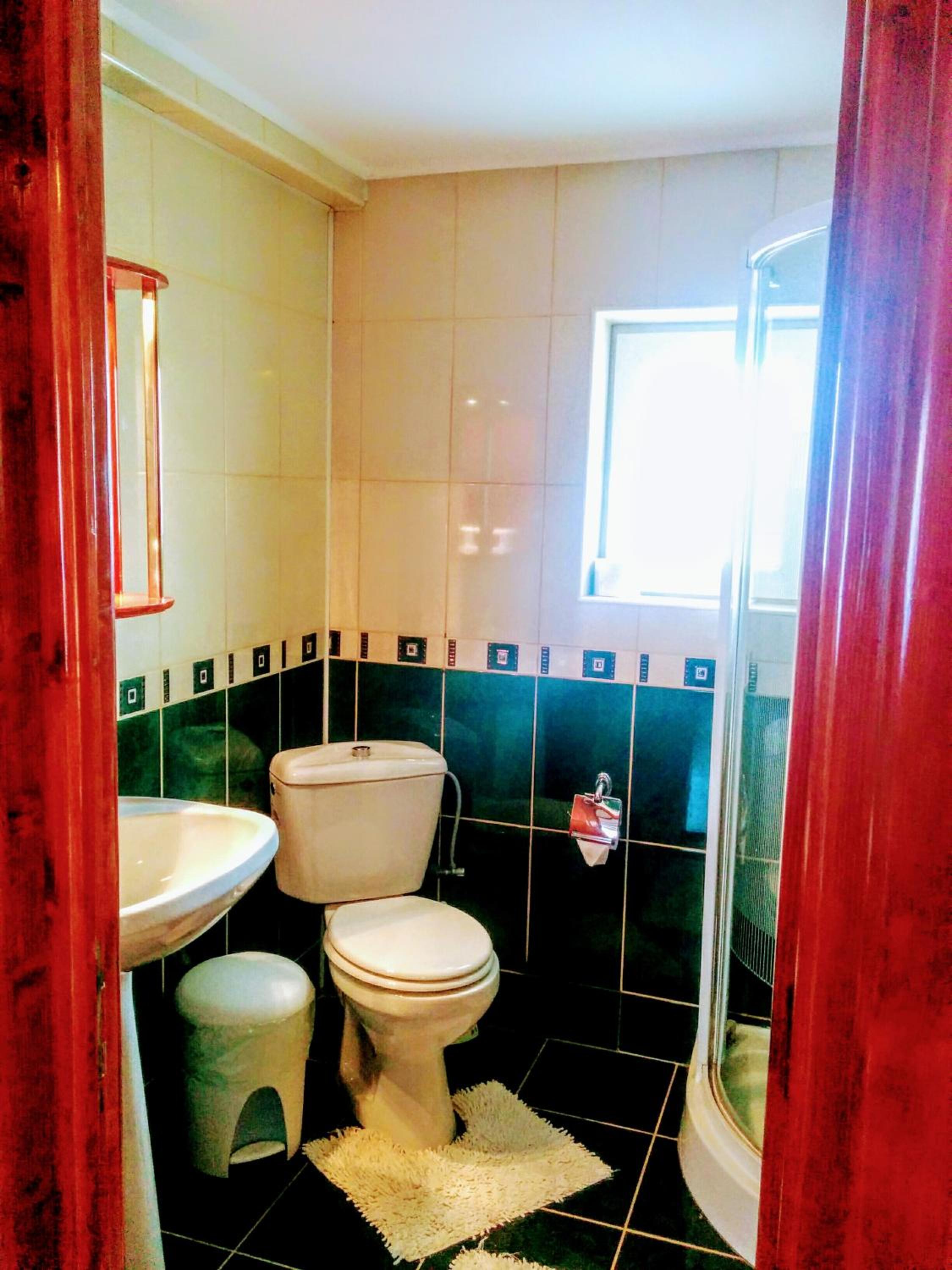 Seven-Bedroom House - Photo 34