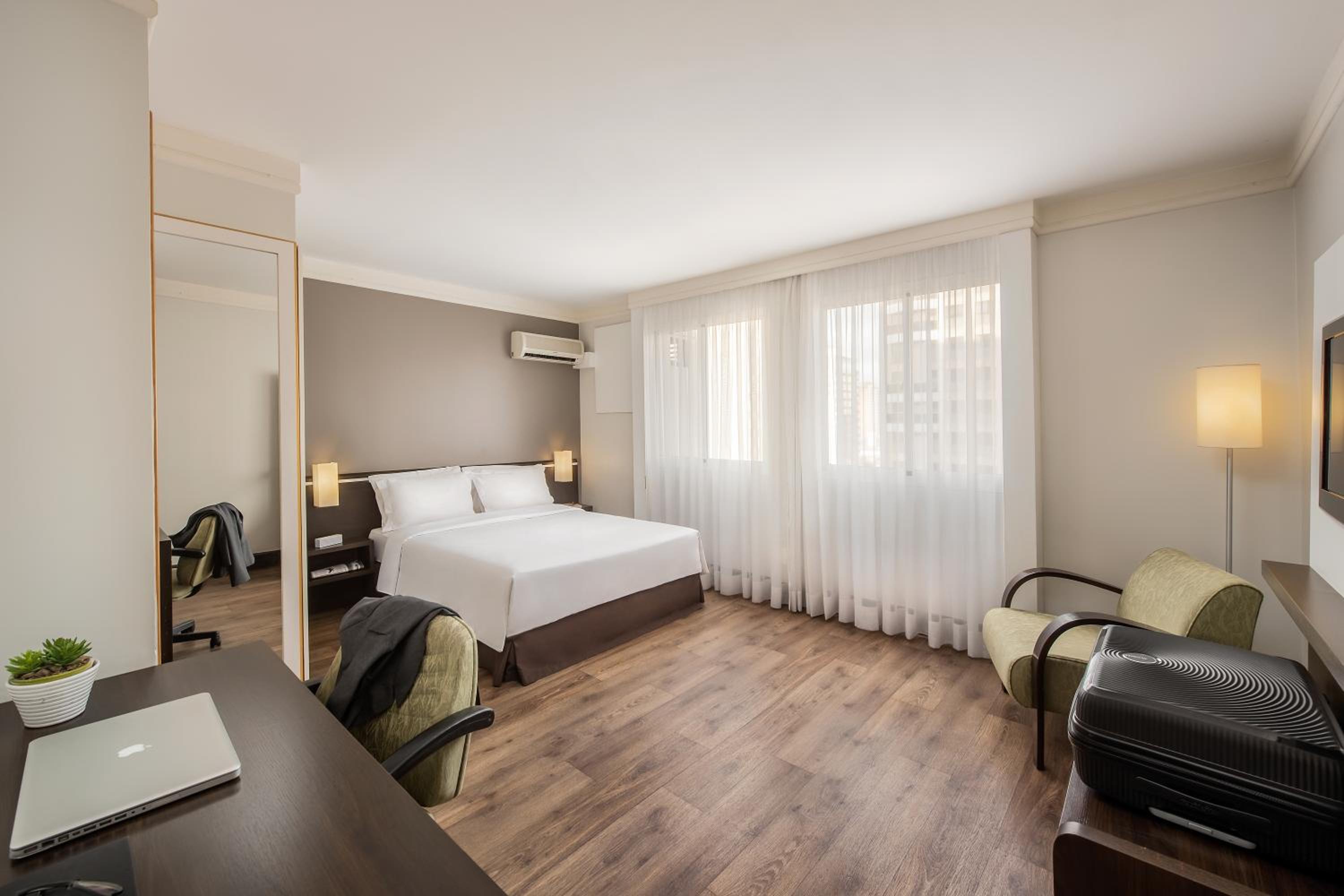 Premium Double - 1 King Bed - Photo 1