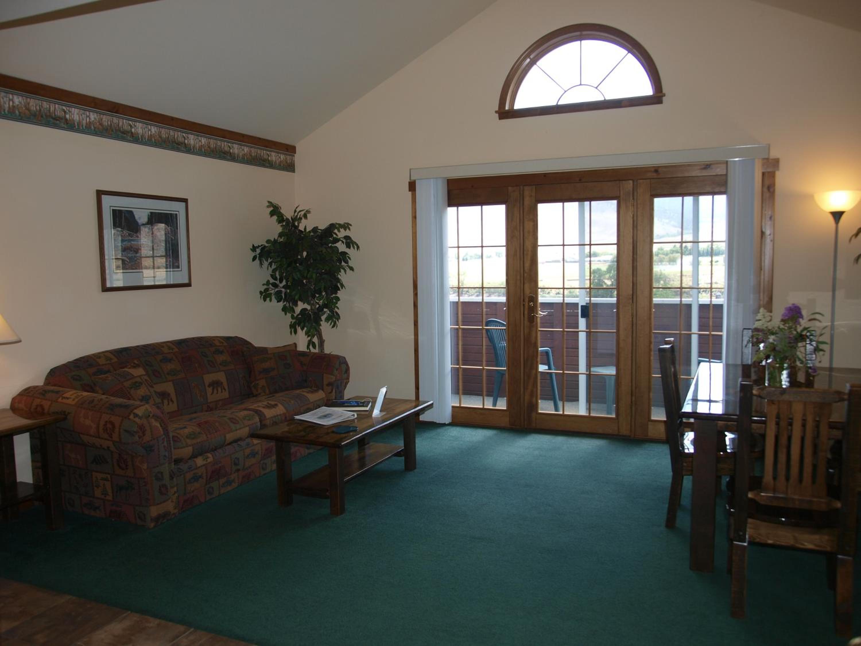 Deluxe King Suite