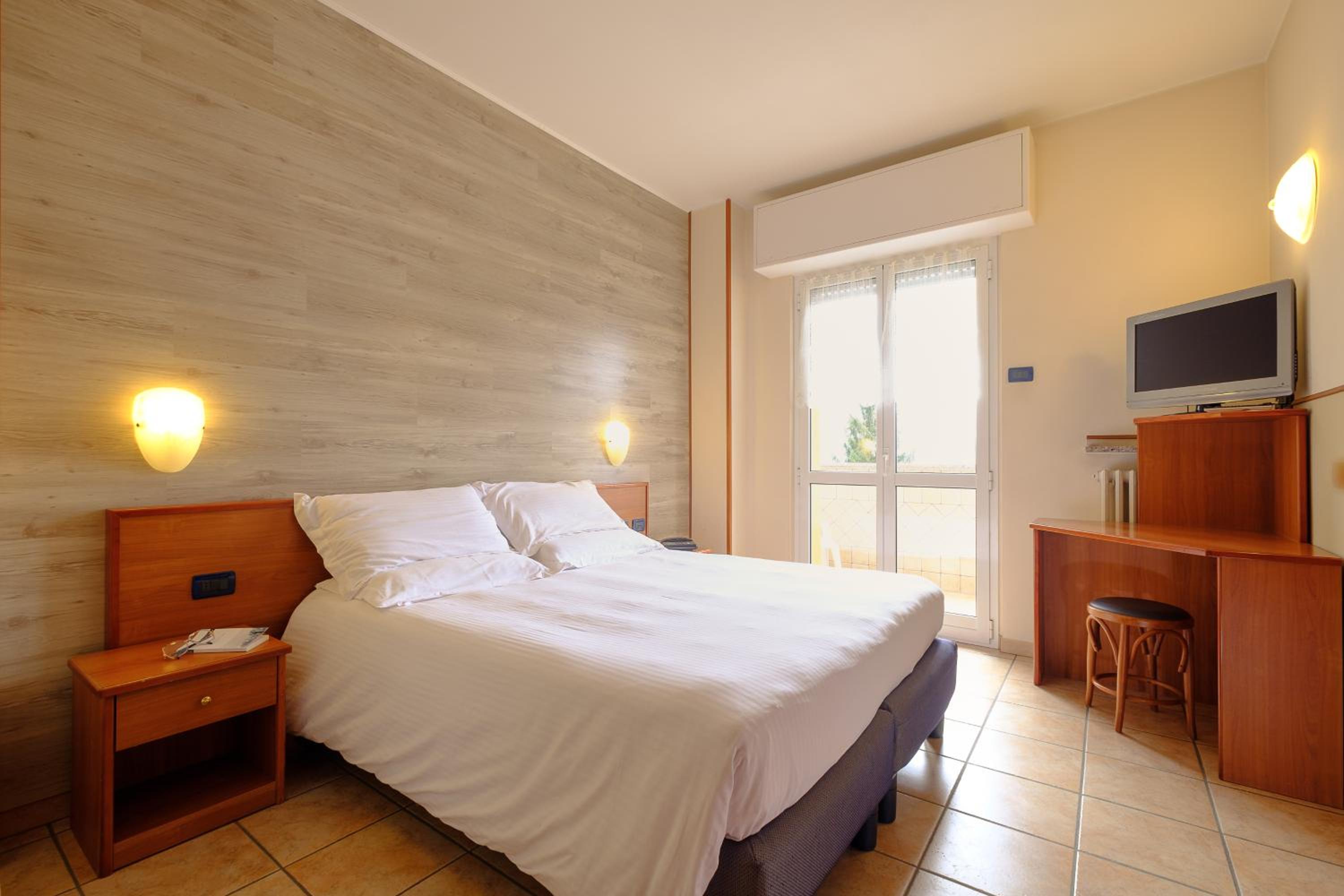 Double Room - Photo 2