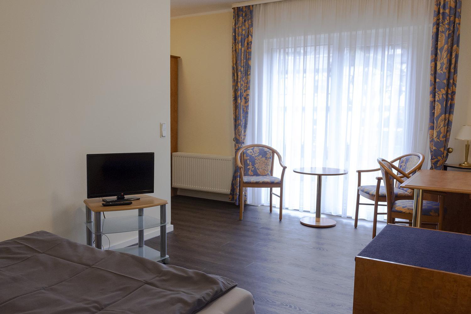 Deluxe Double Room with Bath - Photo 2