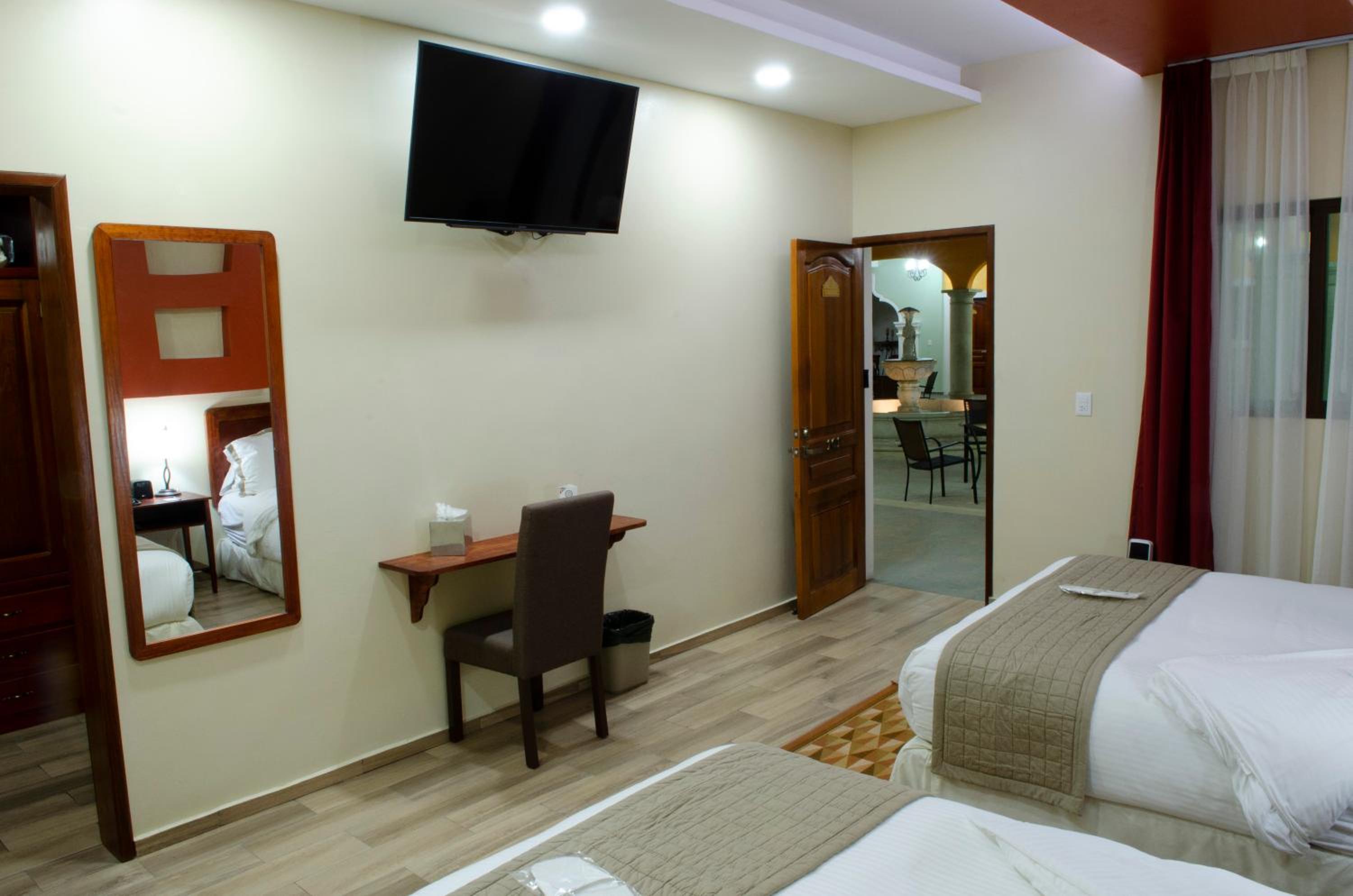 Deluxe Junior Suite photo 3