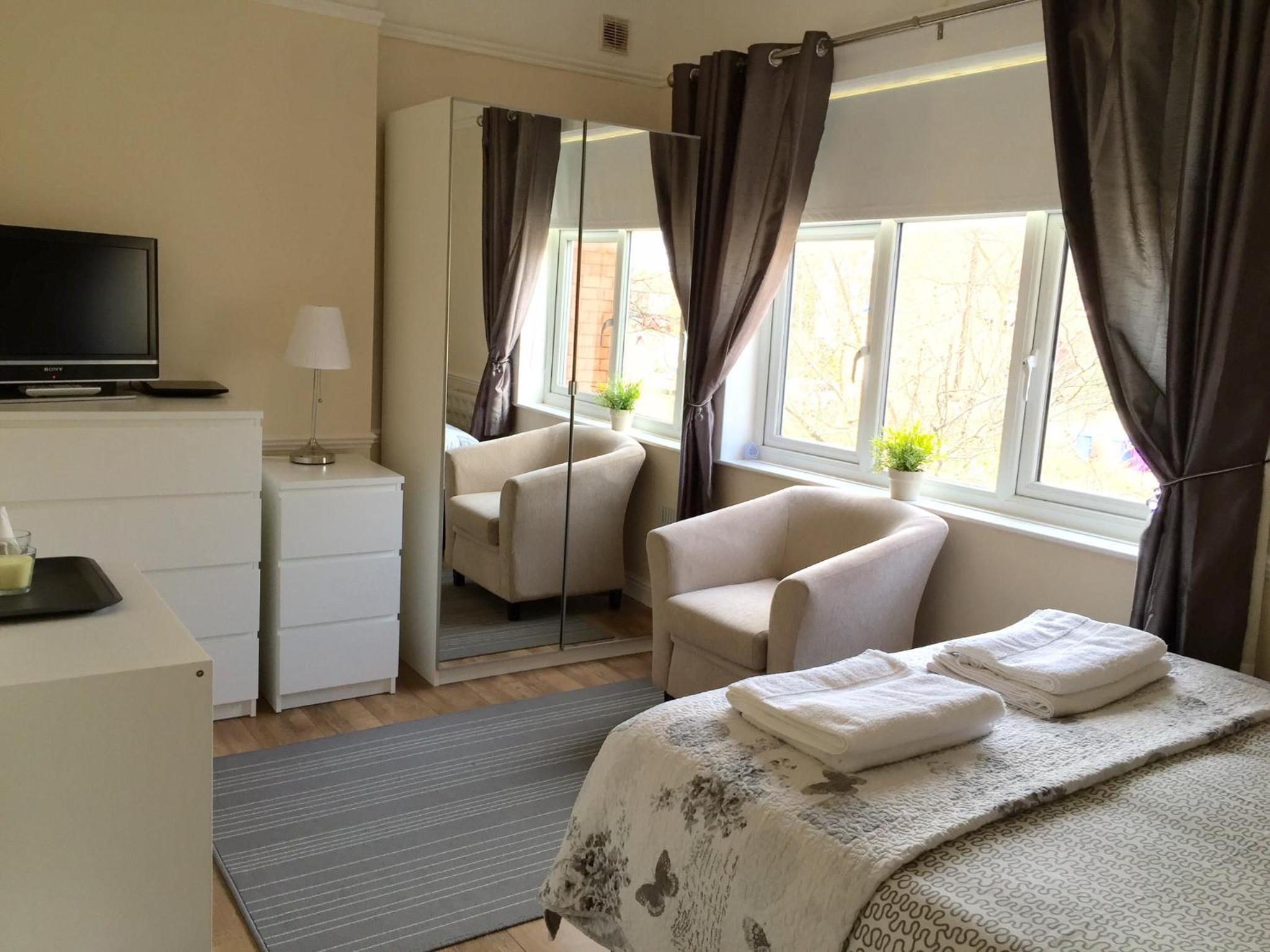 One-Bedroom Apartment - Photo 4