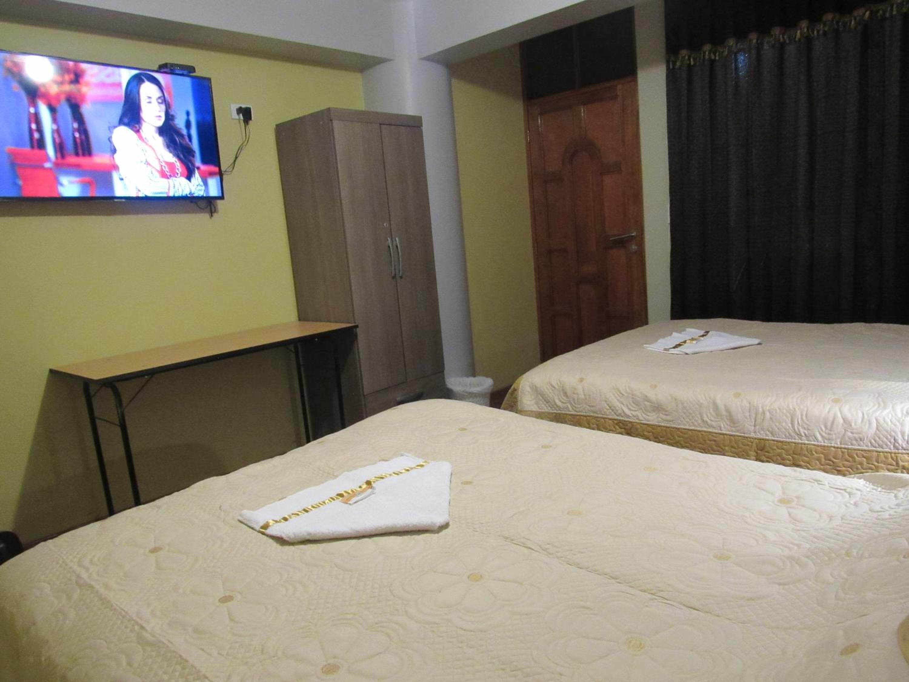 Twin Room with Private Bathroom photo 2