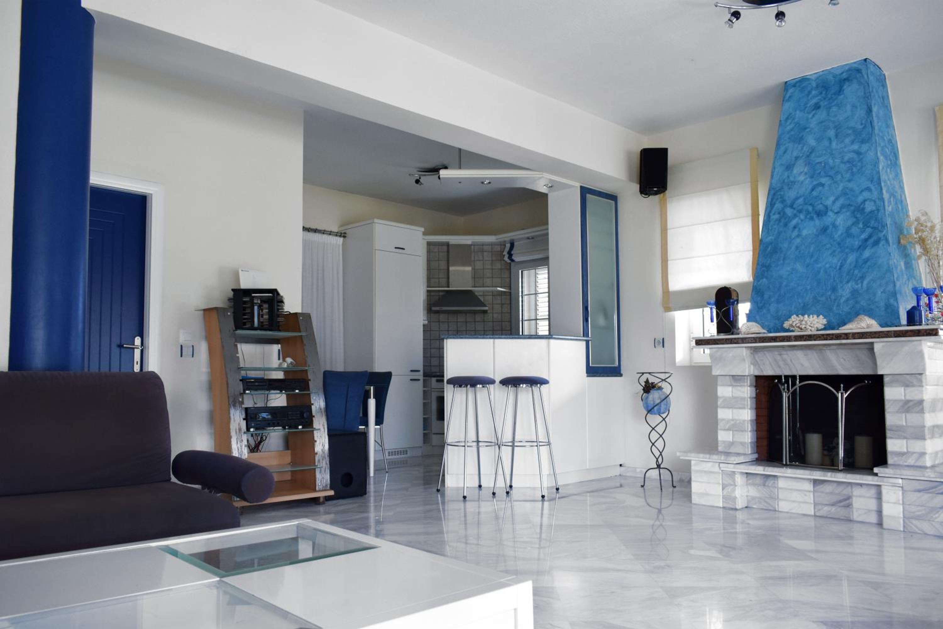 Three-Bedroom House photo 2