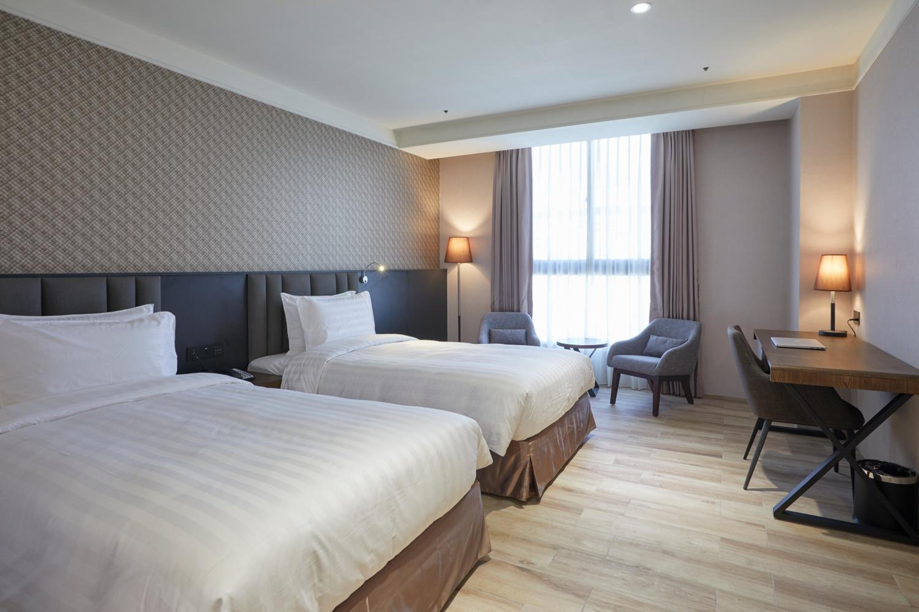 Standard Twin Room - Photo 1