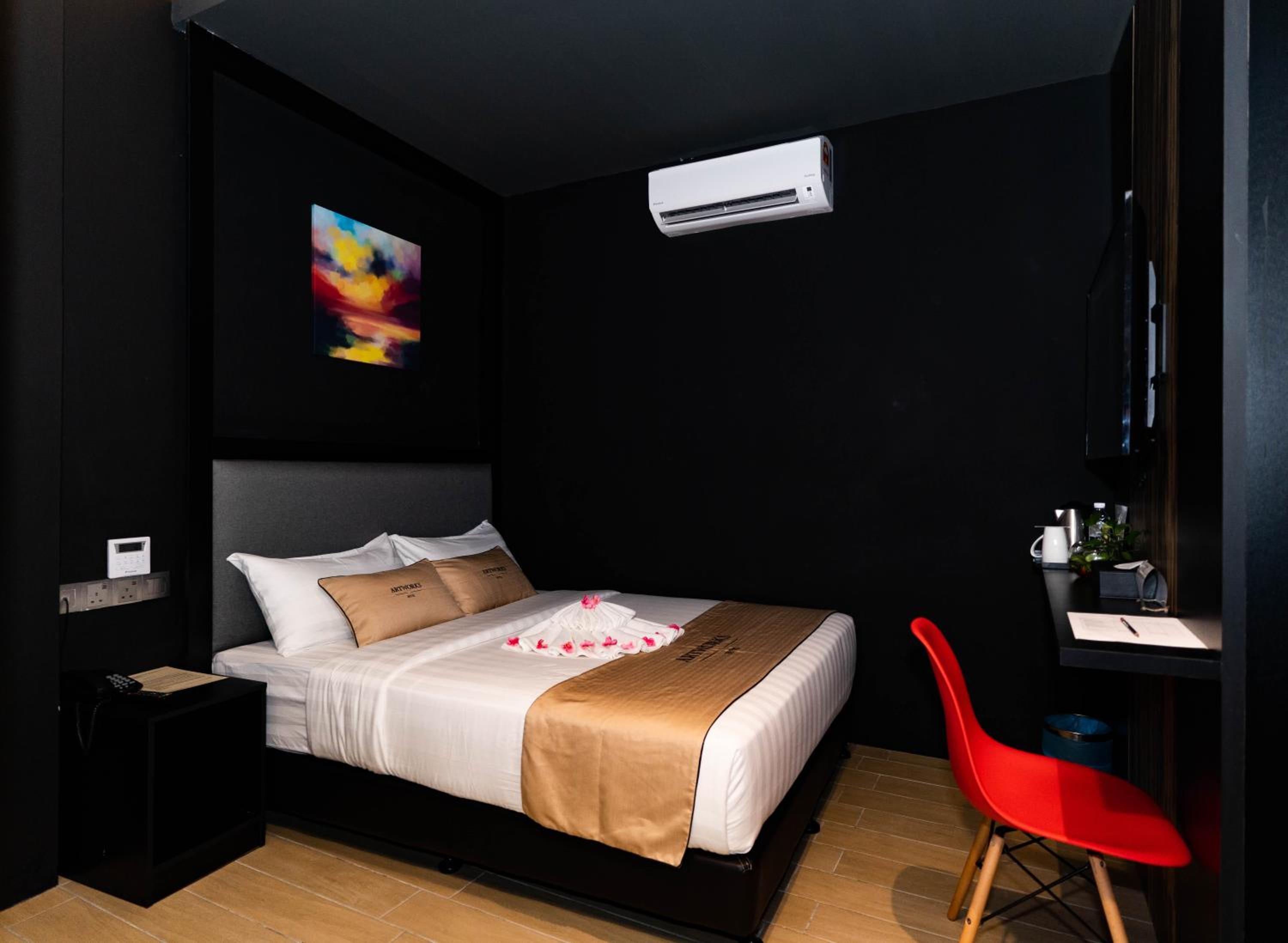 1 Person Superior Single Room - No Window