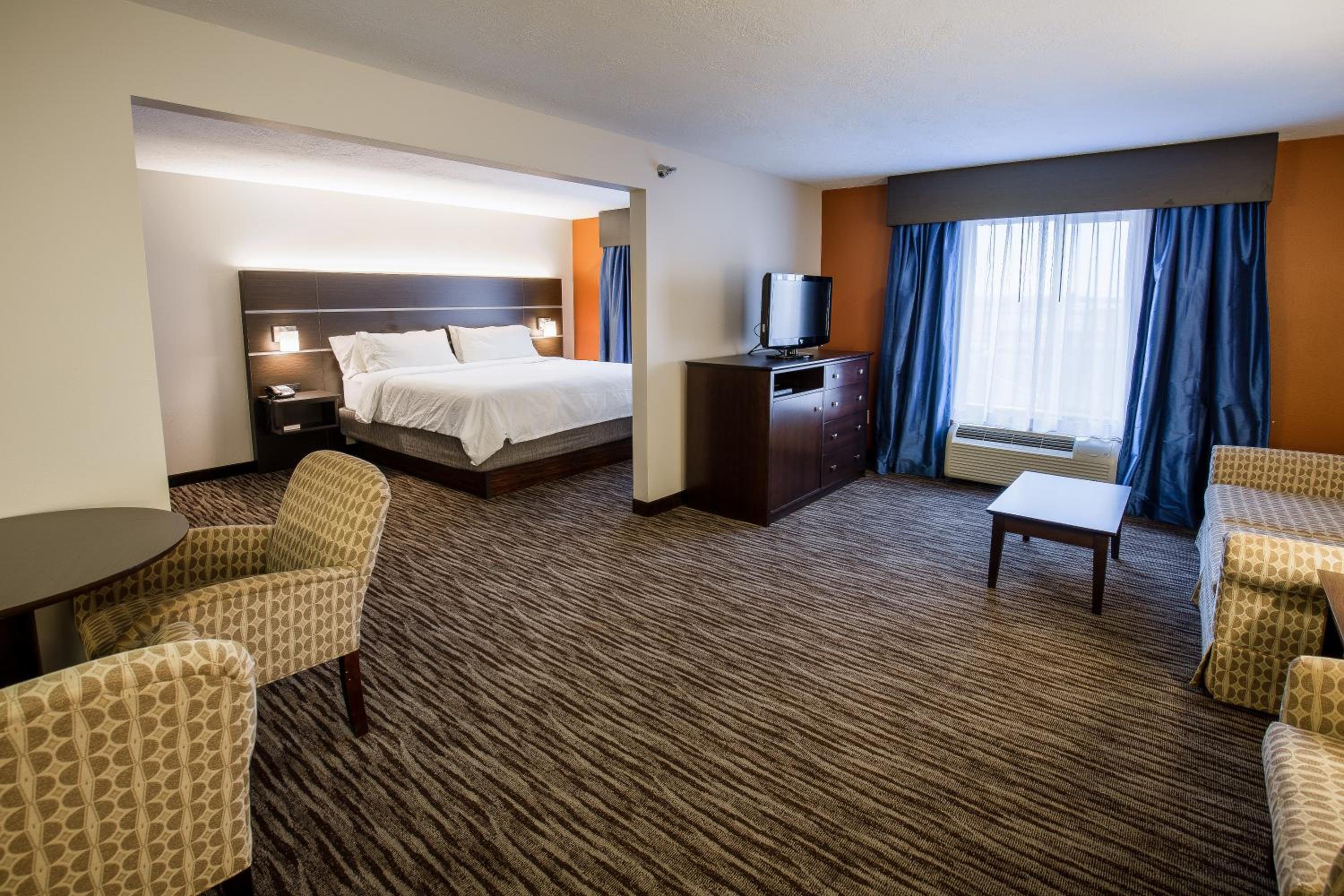 One-Bedroom King Suite with Living Area