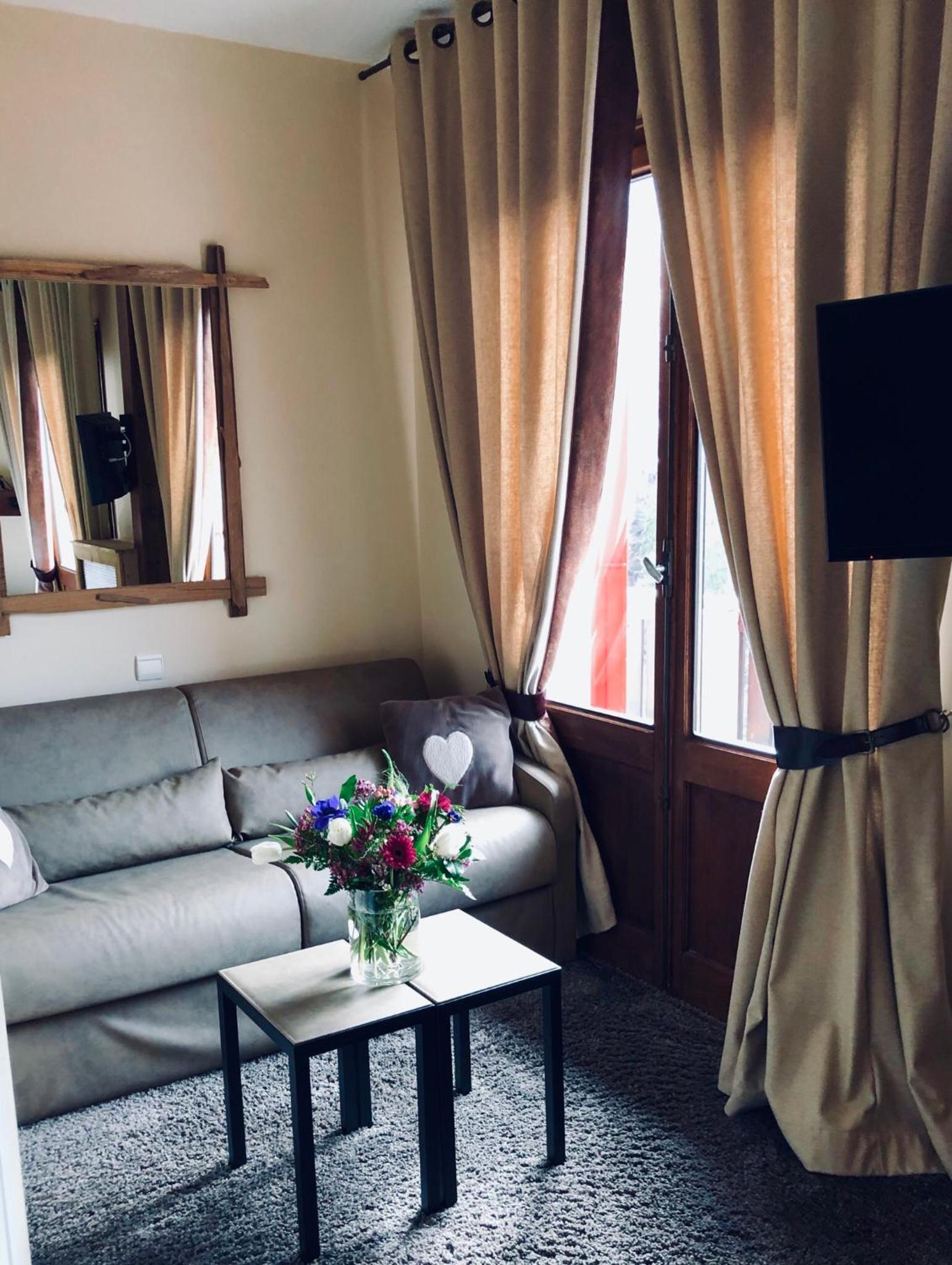 Junior Suite with Mountain View - Photo 10