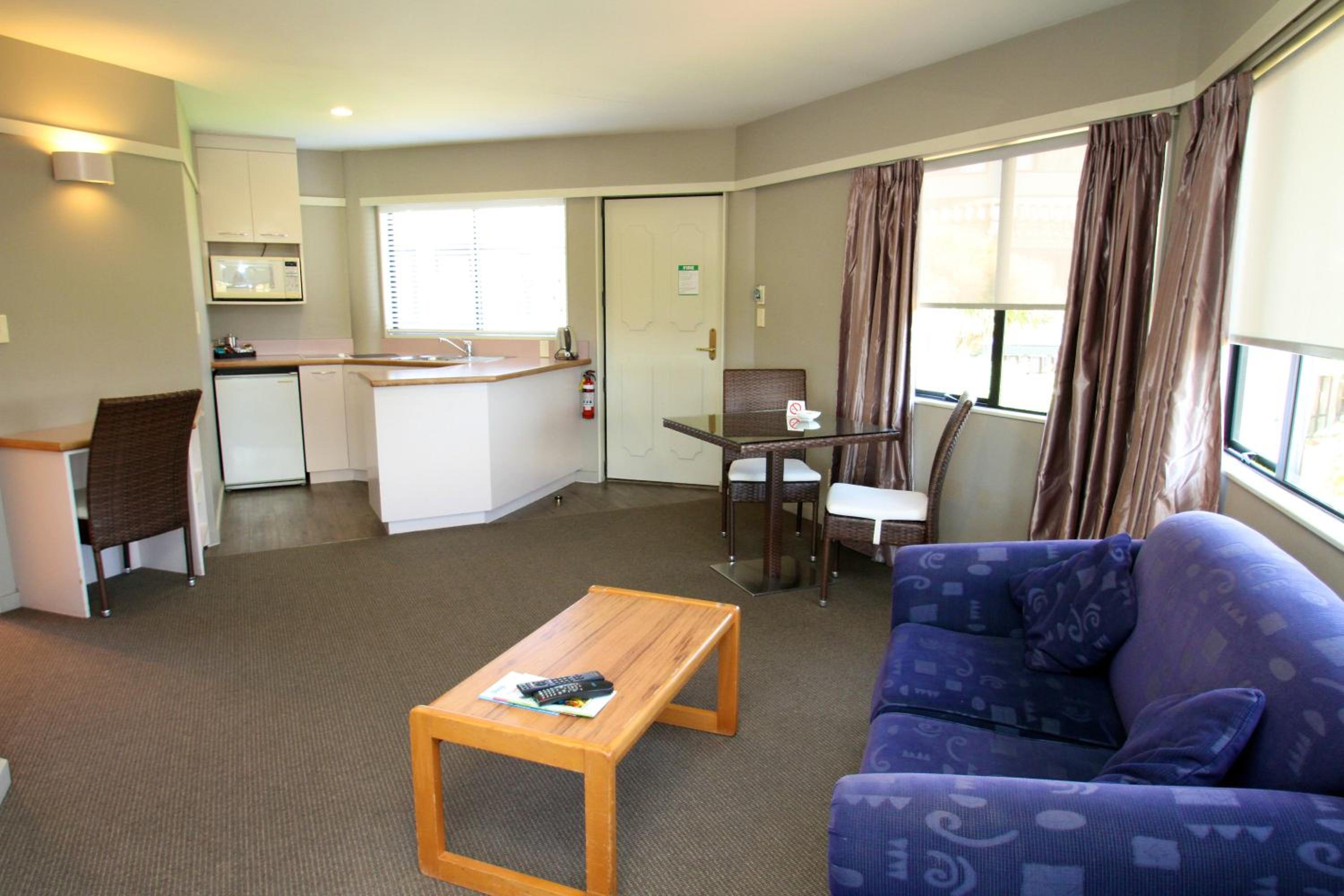 Deluxe One Bedroom Unit