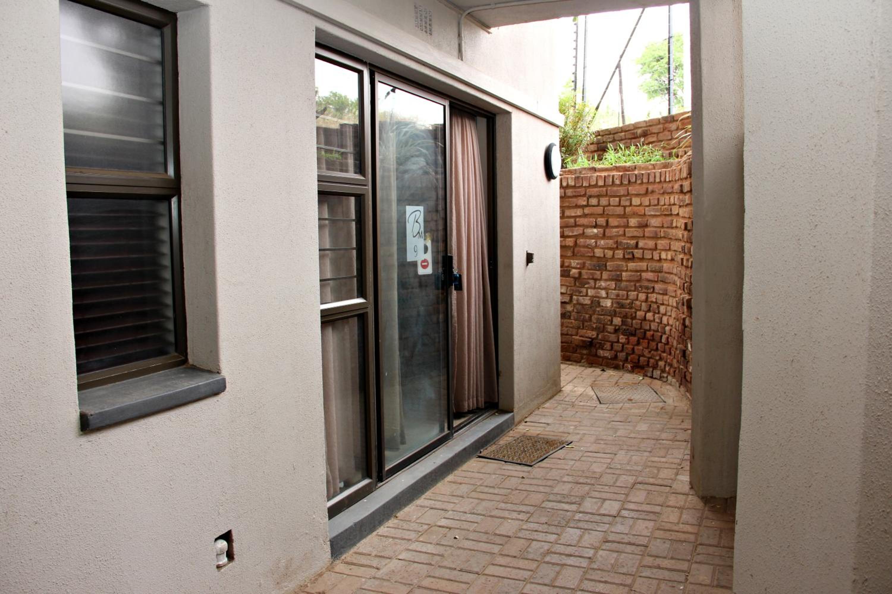 Single Room - Photo 2