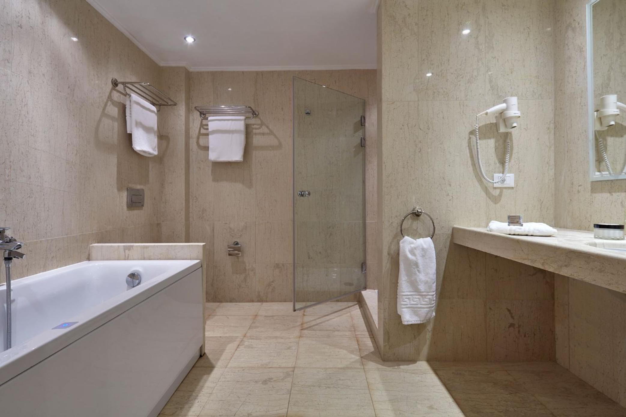 Deluxe Palm Suite photo 2