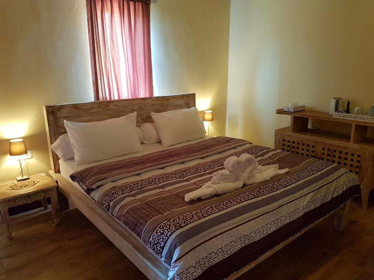 Suite - Photo 1