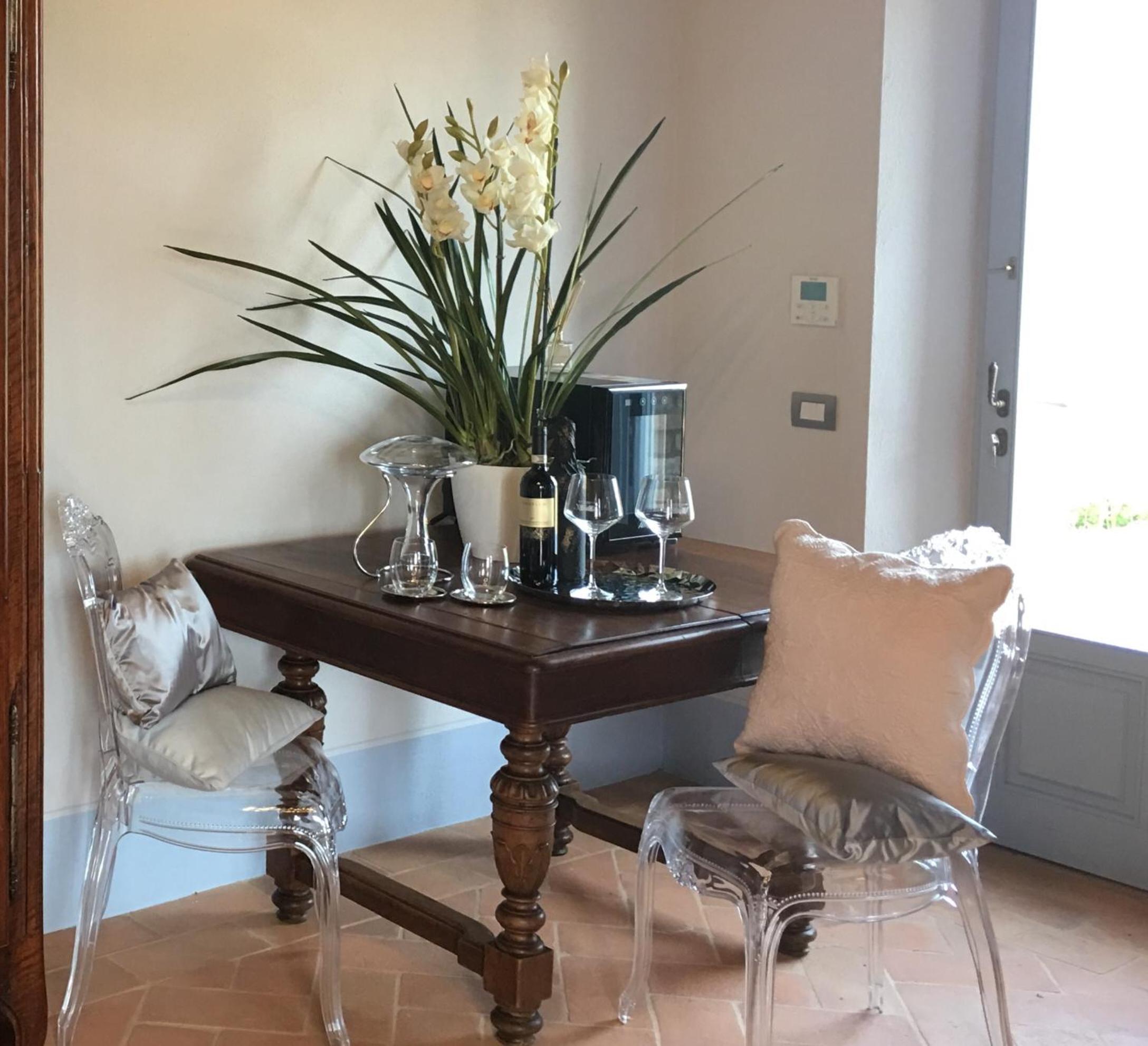 Superior King Suite - Photo 6