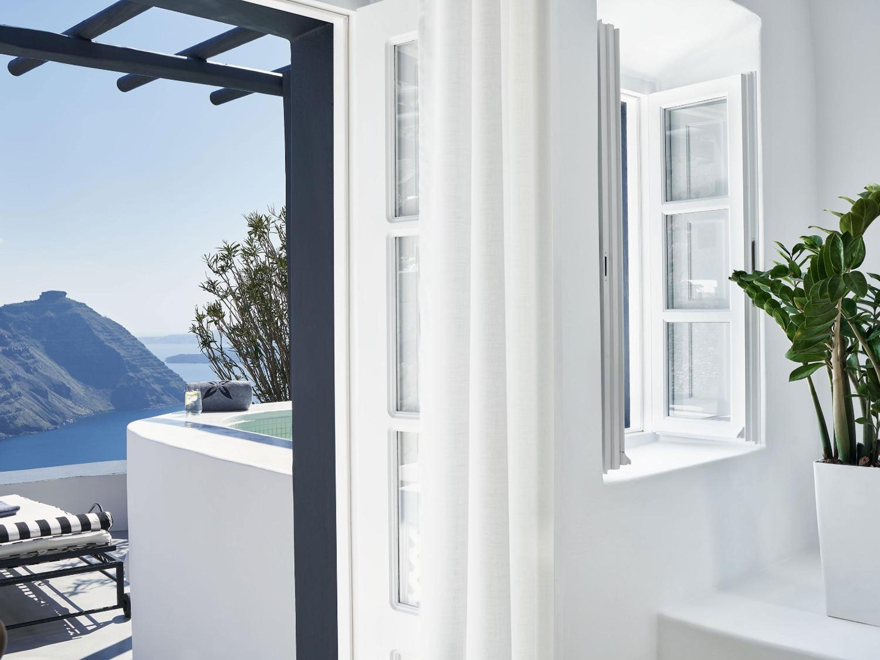 Master Suite with Sea View and Hot Tub - Photo 7