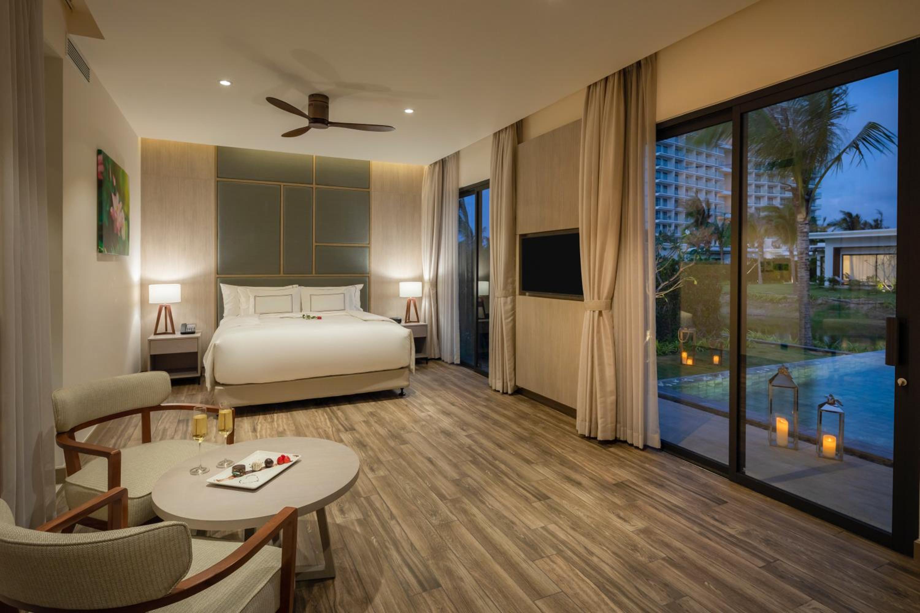 The Level 1-Bedroom Lakefront Pool Villa with Lounge benefits