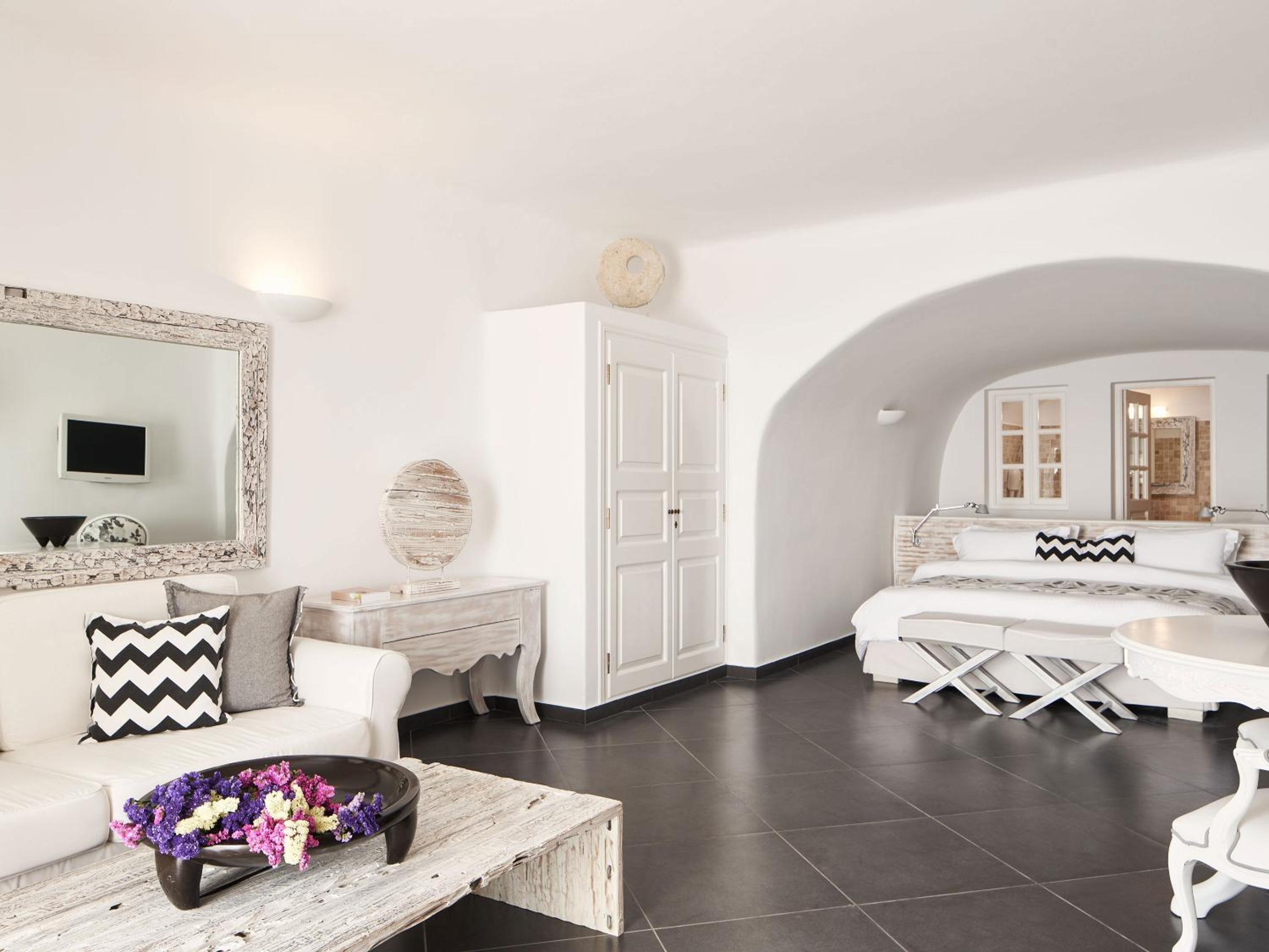 Superior Suite with Sea View and Hot Tub - Photo 1