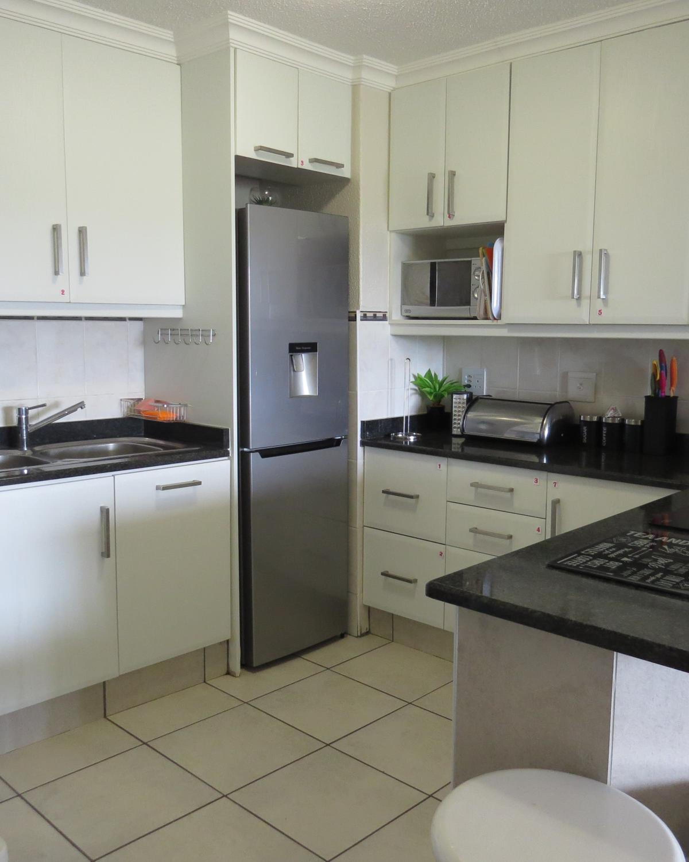 Apartment photo 2