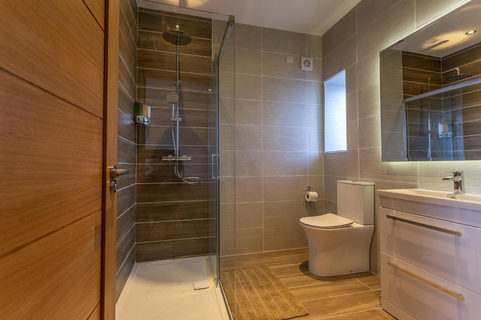 Self Contained Deluxe King Studio (Continental breakfast only) - Photo 27
