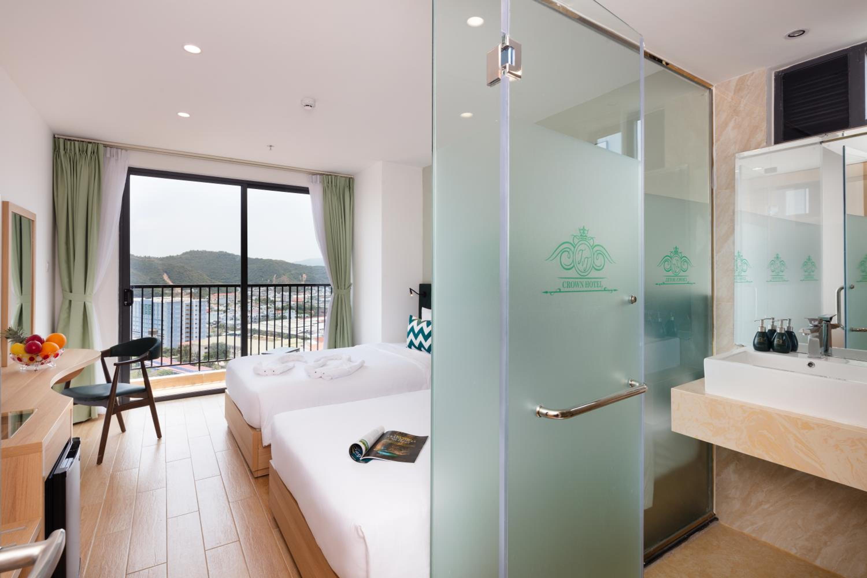 Deluxe Room with Partial Sea View - Photo 5