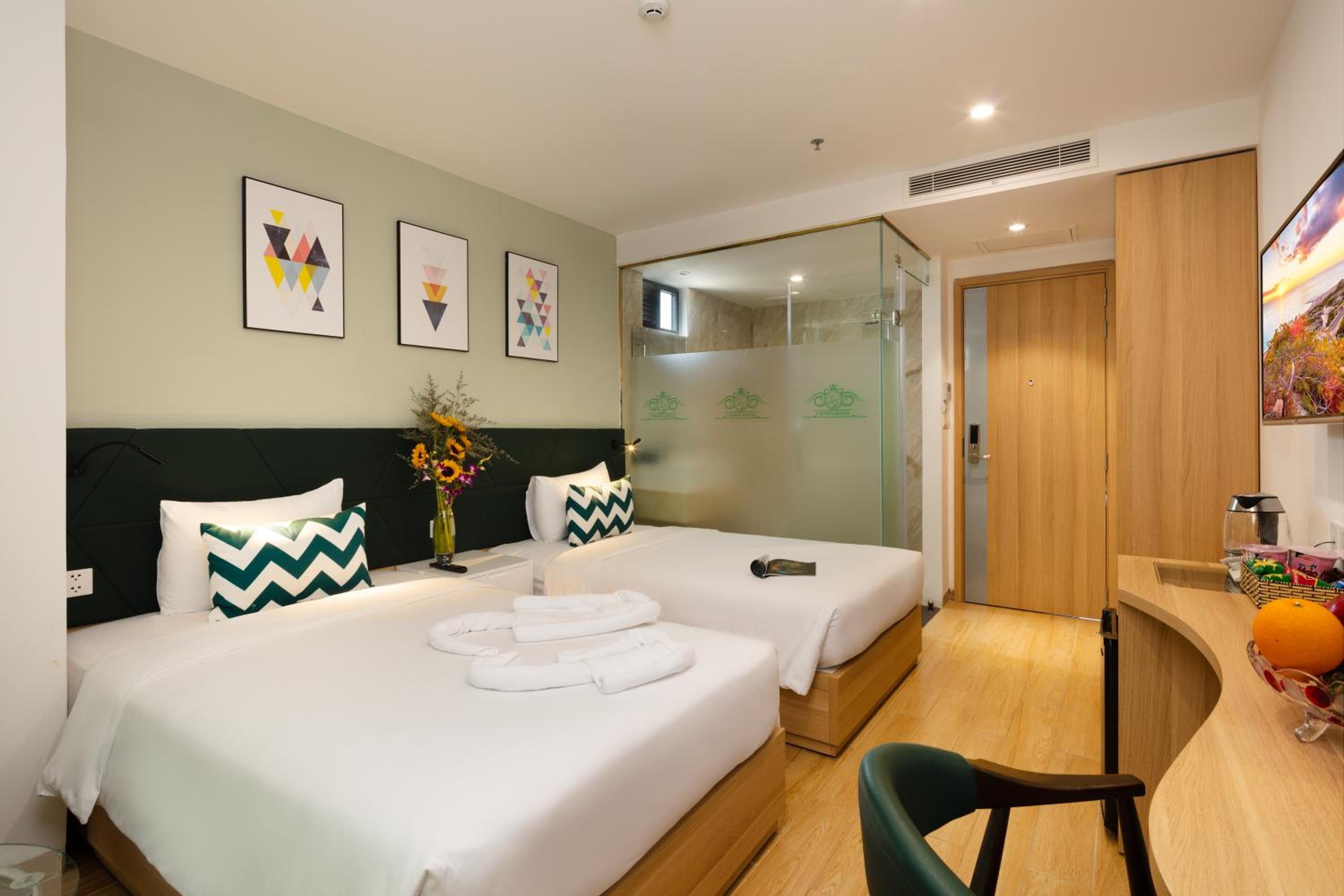 Superior Double or Twin Room with City View - Photo 3