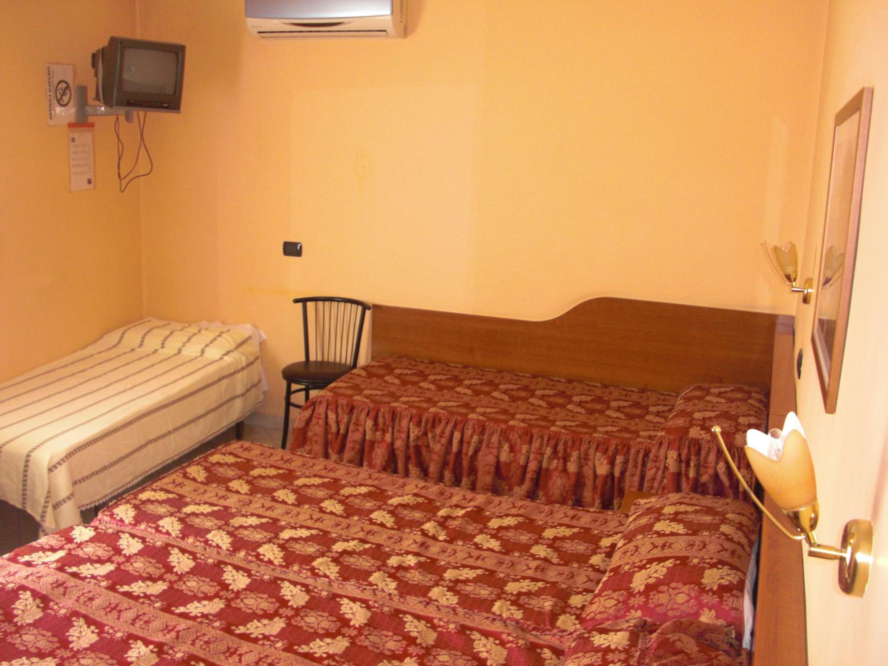 Quadruple Room - Photo 2